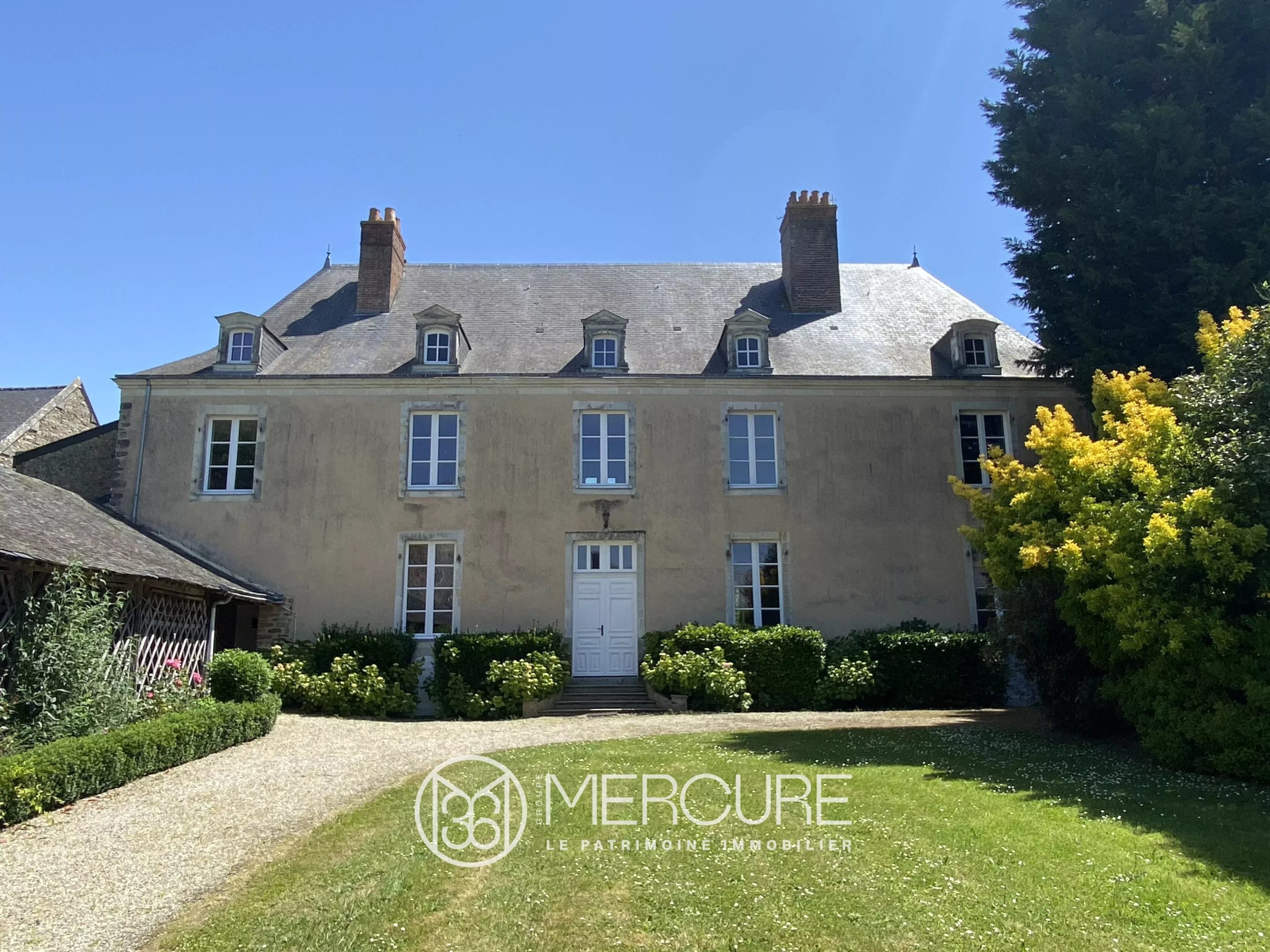 ANCIEN PRESBYTHERE DES XVIIIe-XIXe – PISCINE - 2152PL