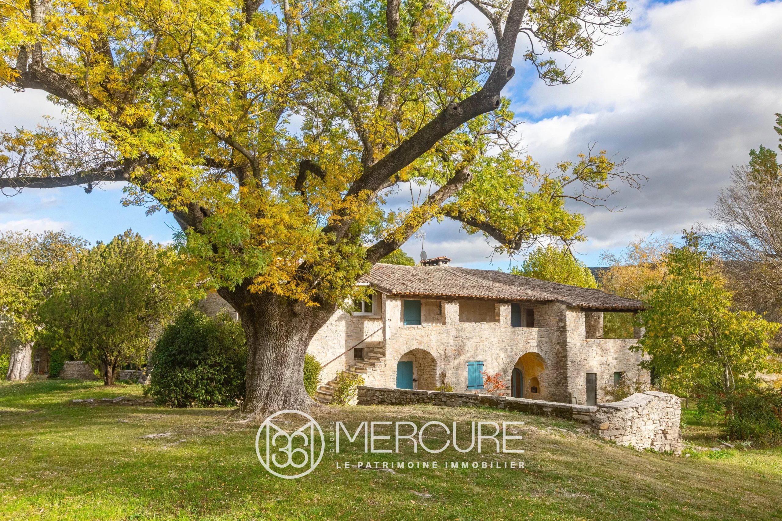 Beautiful 16th century Mas on 5 hectares of land - 21440LR