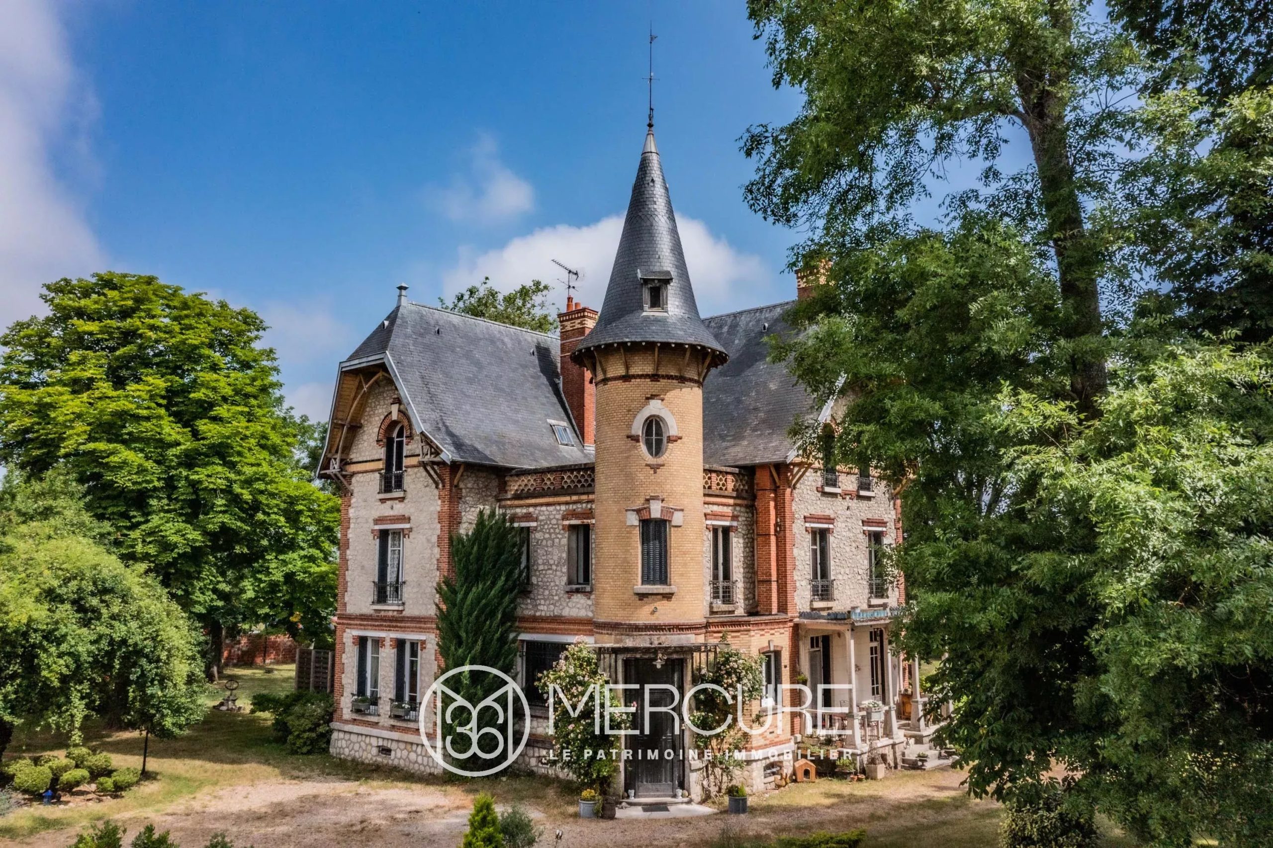 1920s house near the Loire with outbuildings - 20419CL