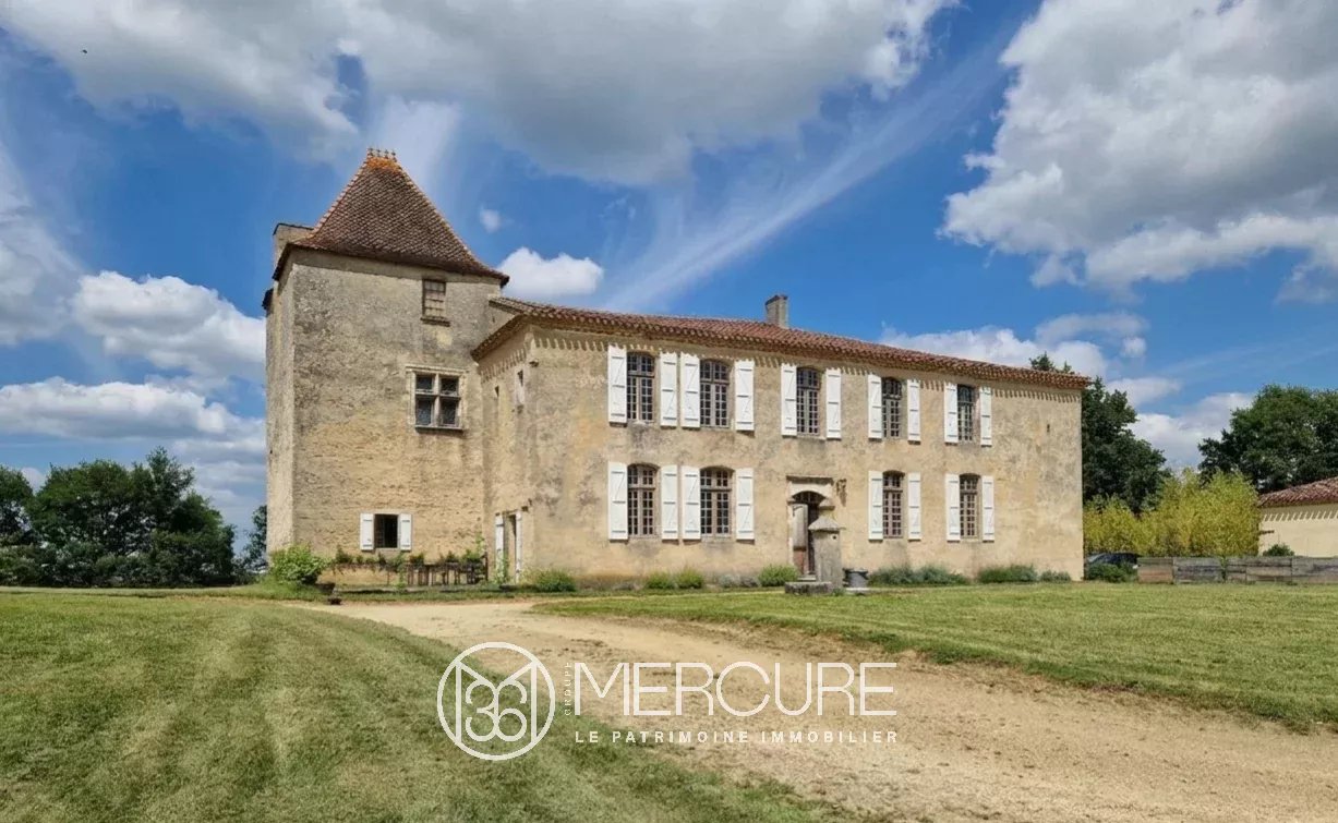 SOUTH OF FRANCE NEAR BORDEAUX – FULLY RESTAURED 14TH CENTURY CHATEAU – 7 HA - 900975bx