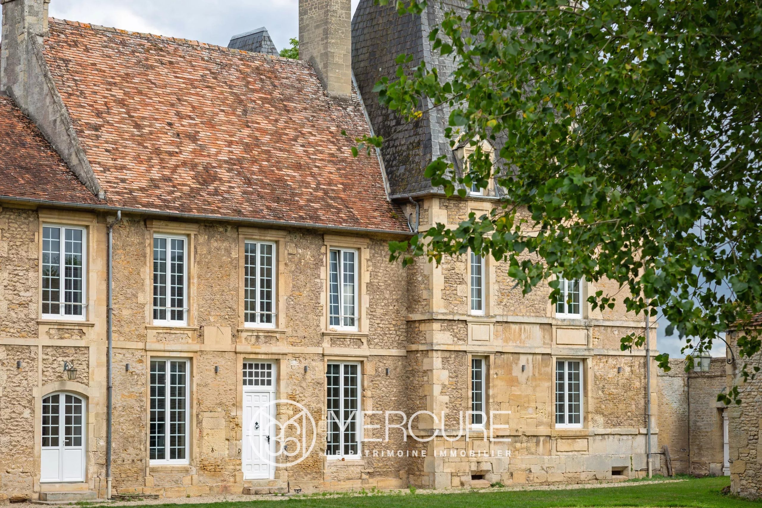 ENTRE CAEN ET LA MER – AUTHENTIQUE MANOIR XVI/XVIIe - 20907NO