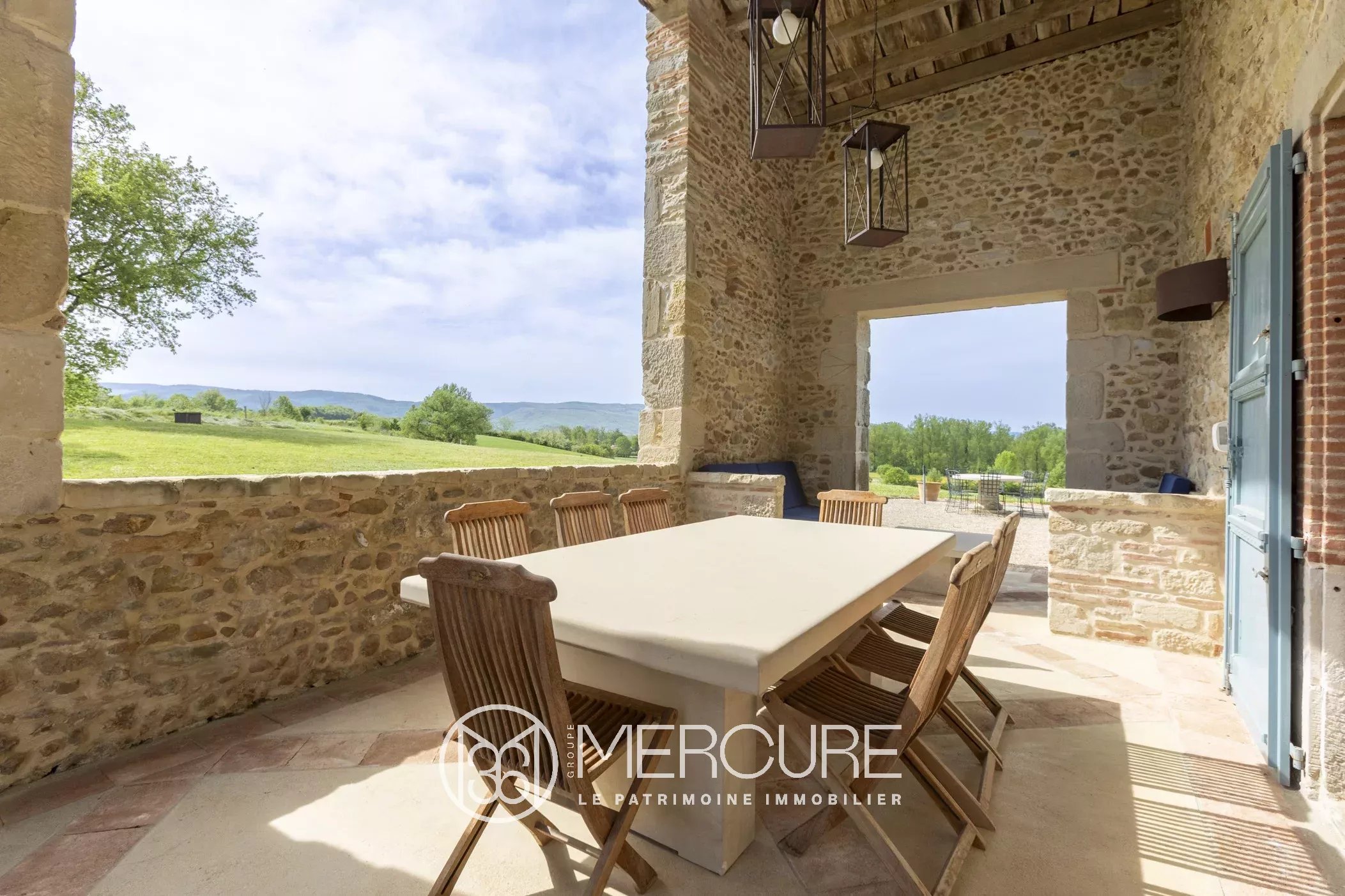 Elegant 18th century manor house – panoramic view - 9185TS