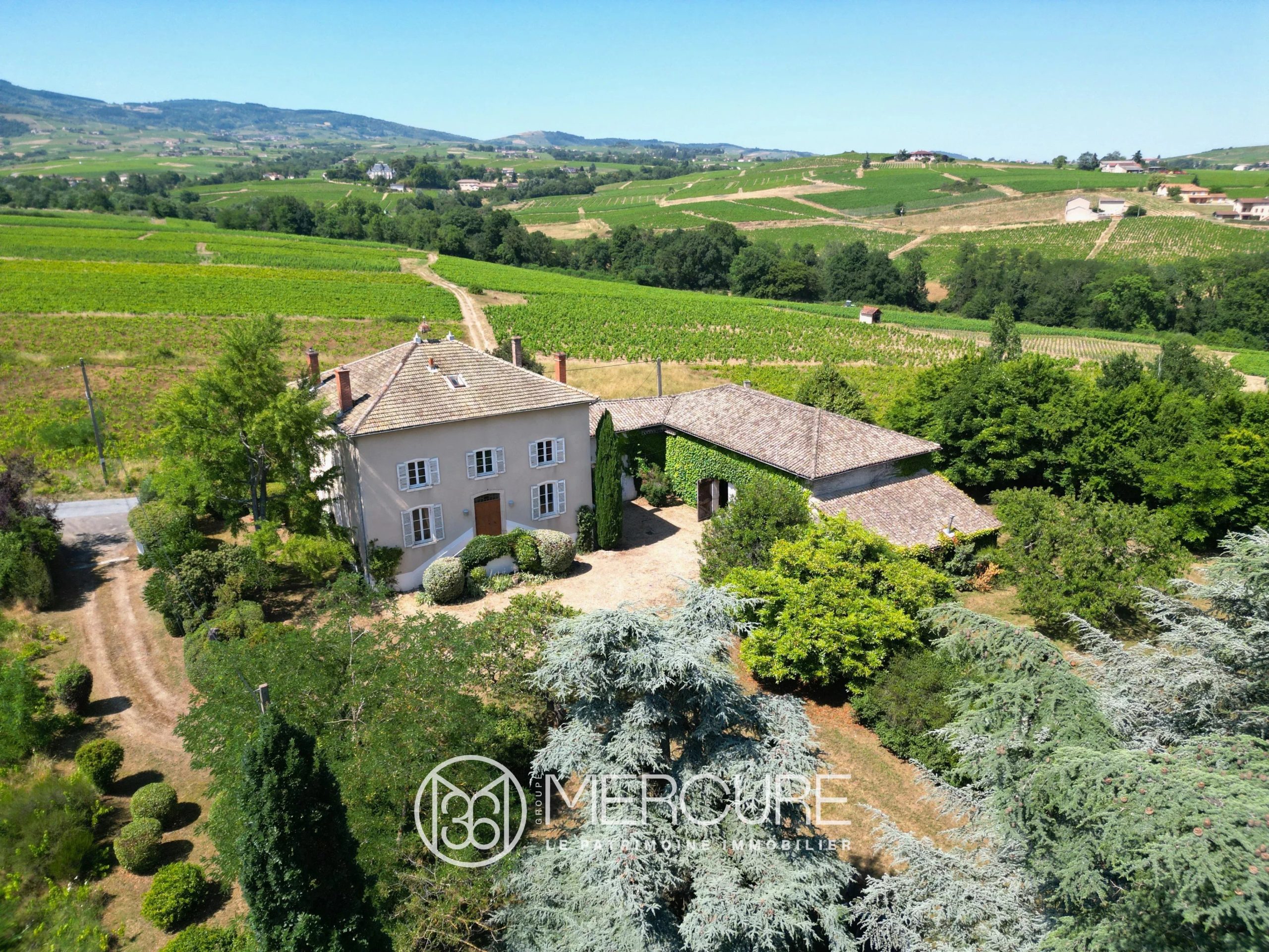RÉGNIÉ-DURETTE — Maison vigneronne de caractère de 362 m² au cœur des Crus du Beaujolais - 5099LY