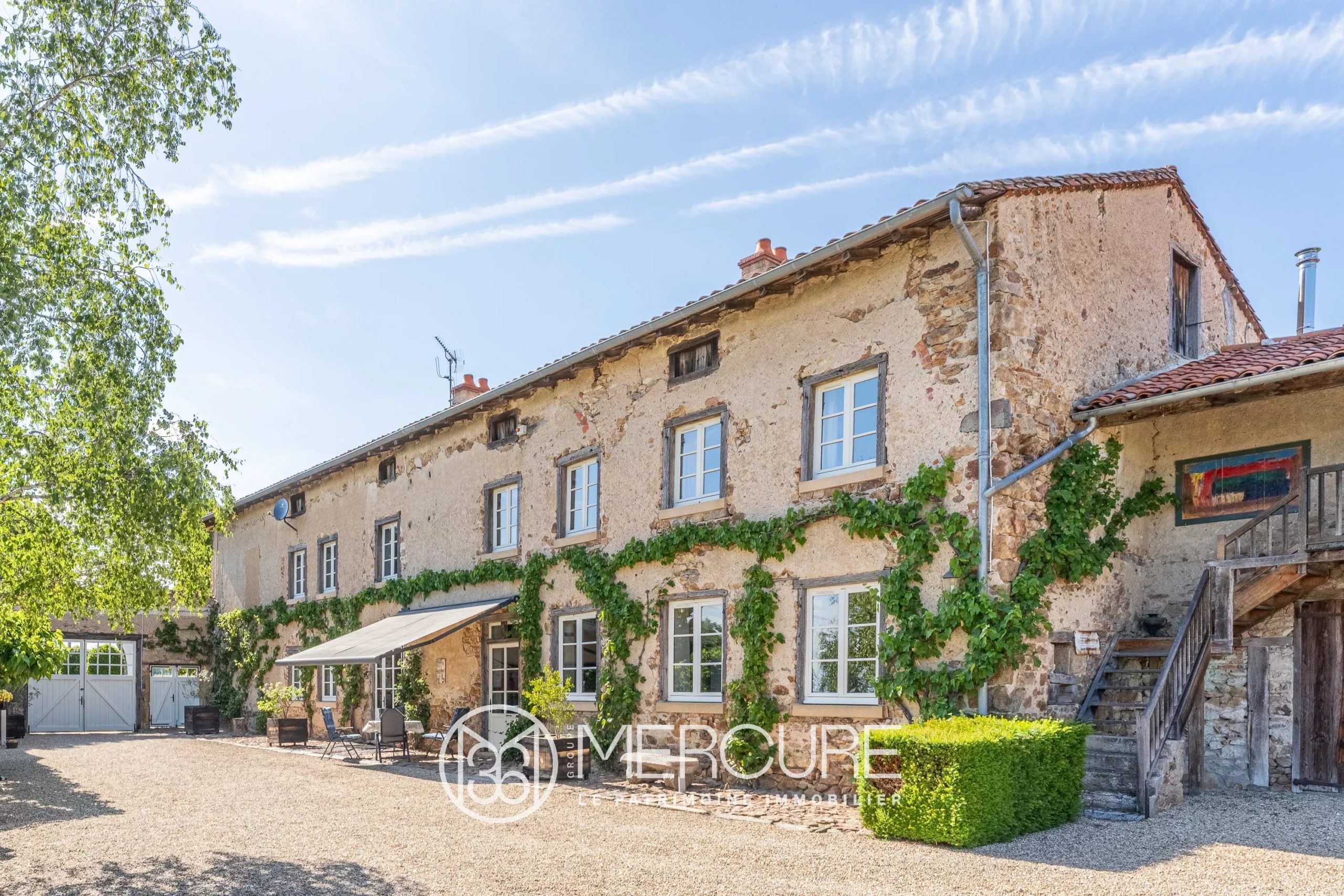 LOIRE – MAISON DE CARACTERE A 1 H DE LYON CENTRE - 5044LY