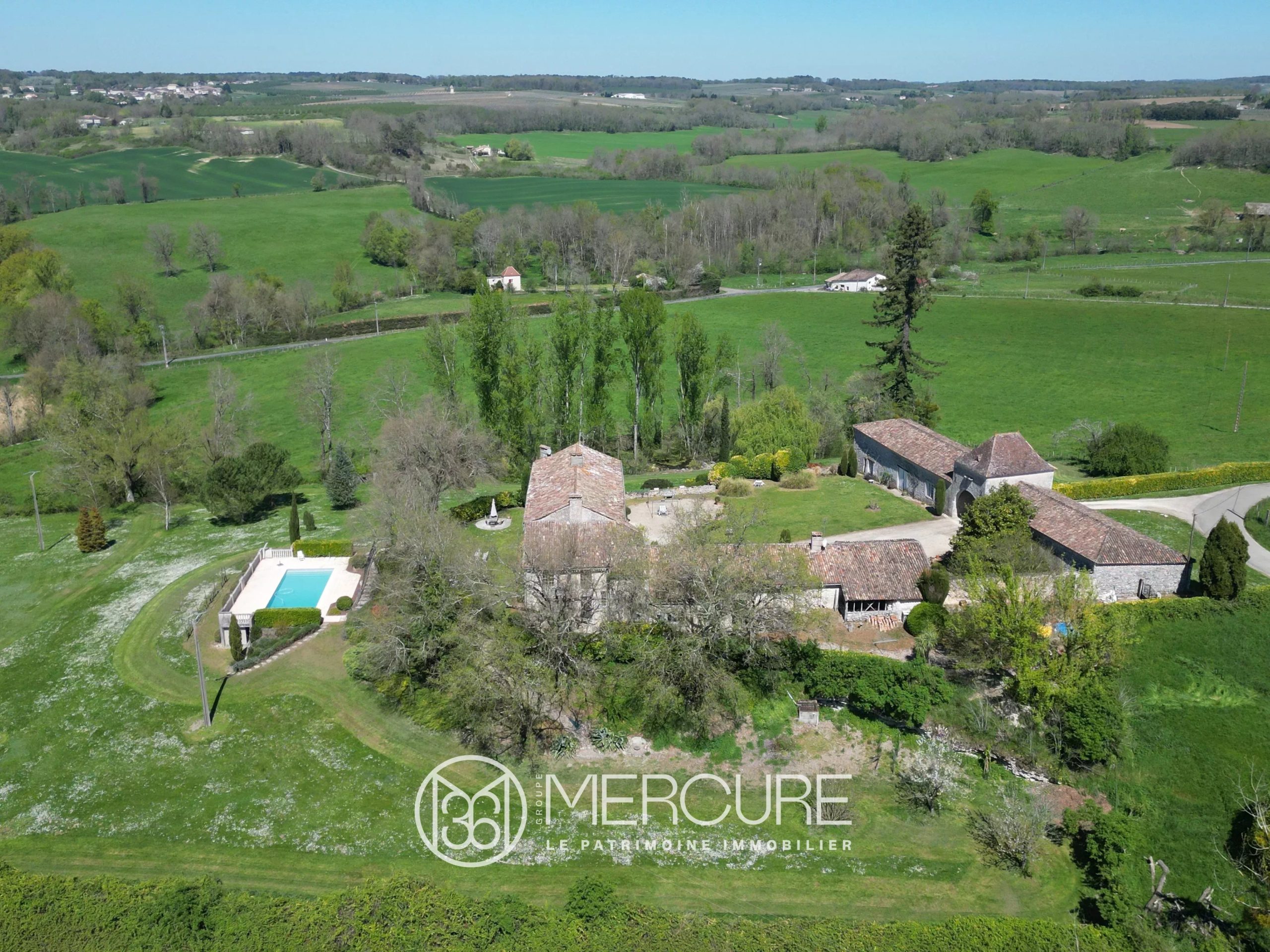 DEMEURE FORTIFIEE XVEME AVEC PISCINE ET DÉPENDANCES  – DURAS (47) - 900913bx