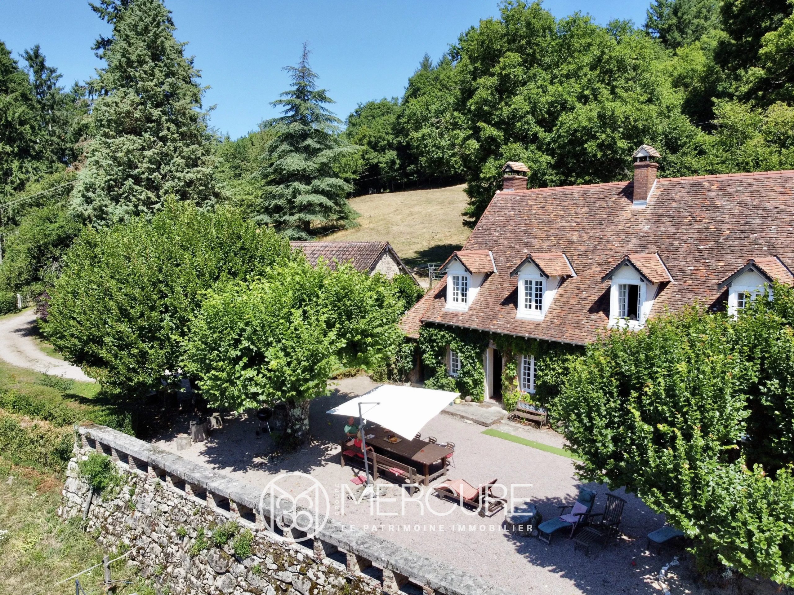 A property for horse and nature lovers, offering a breathtaking view of the Morvan - 21462VA