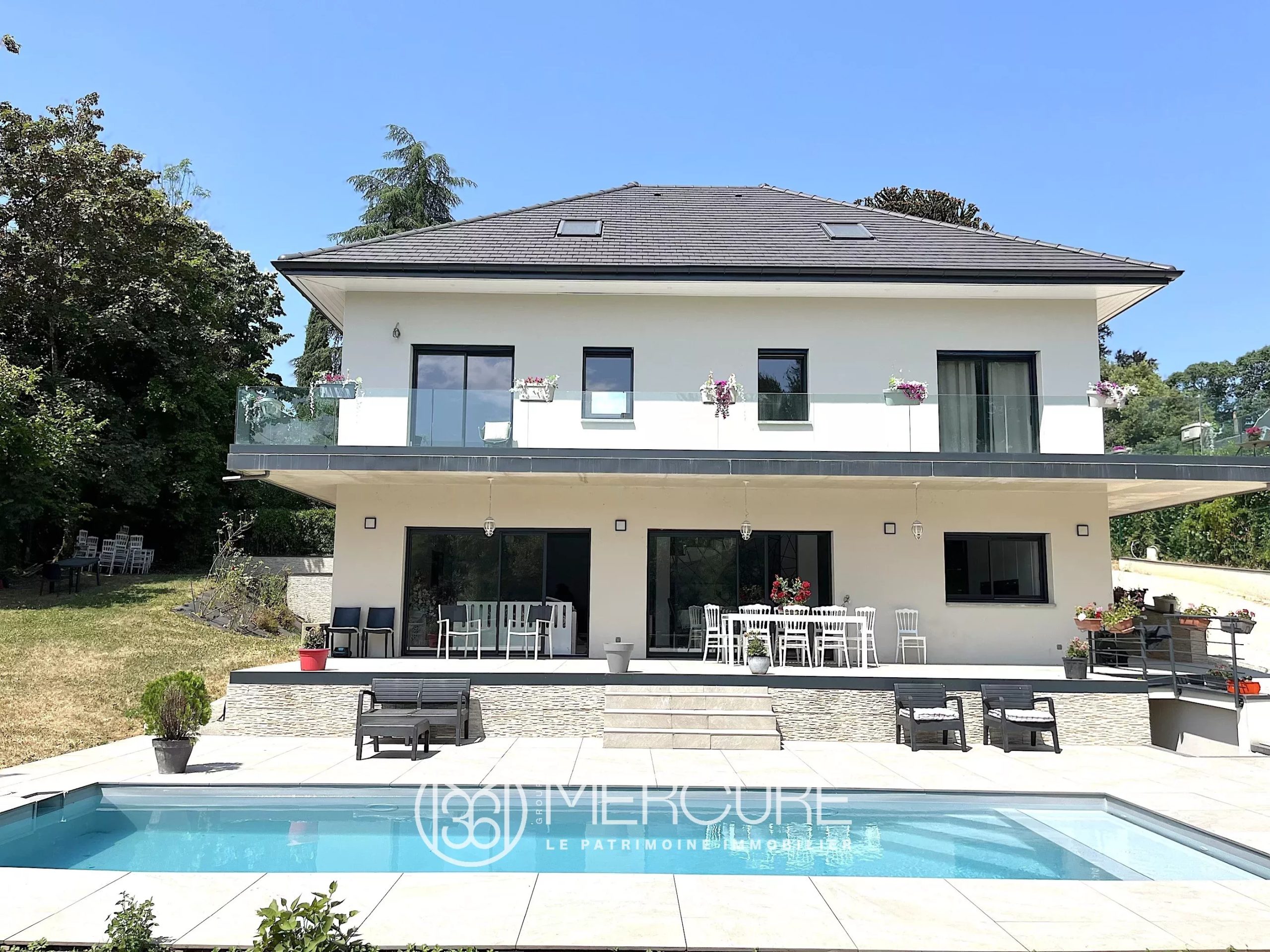 Chambéry – Quartier Montjay Exceptional 360m2 villa with swimming pool - 4921LY