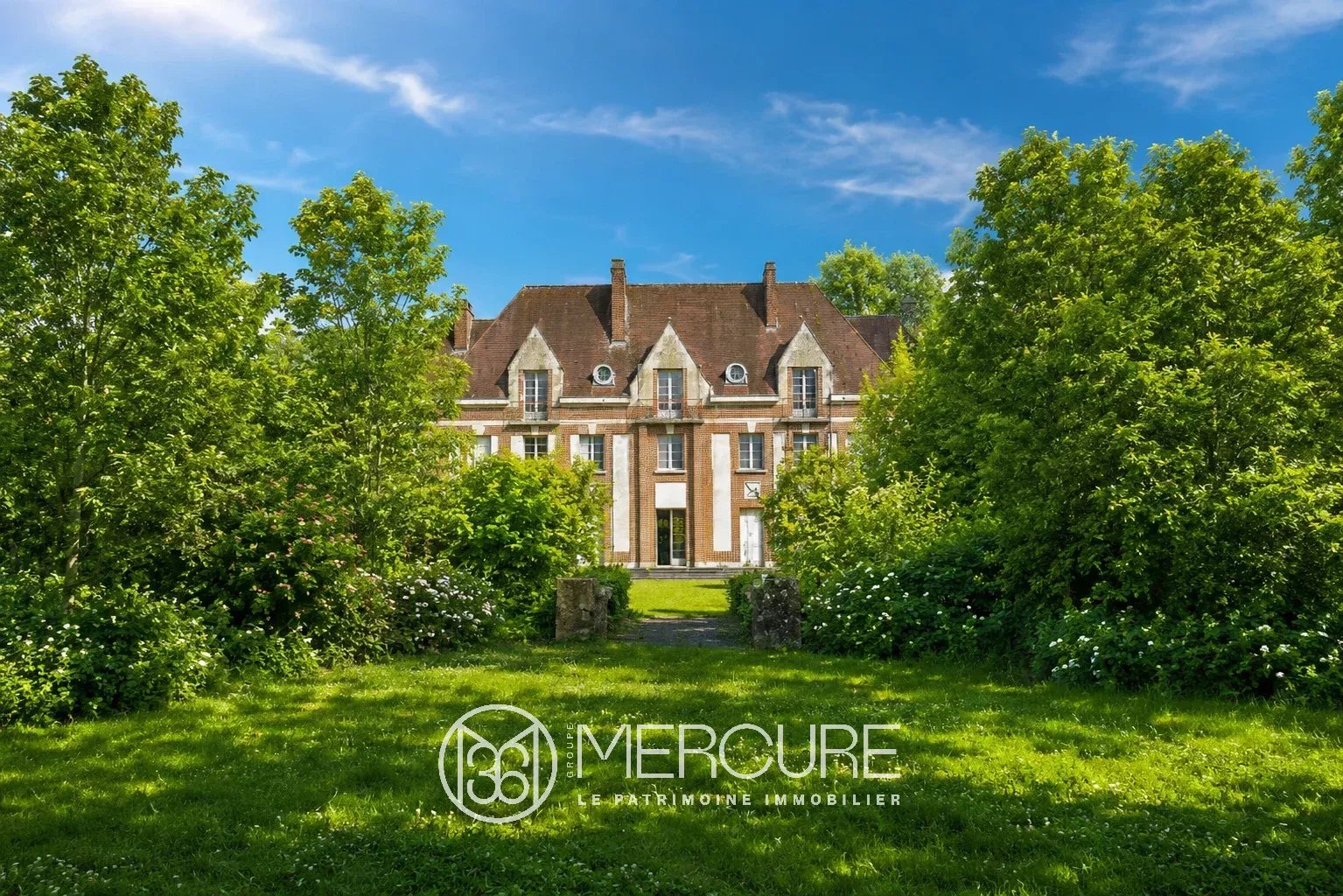 OISE – CHÂTEAU ET DEPENDANCES DANS UN PARC DE 9HA - 80599PI