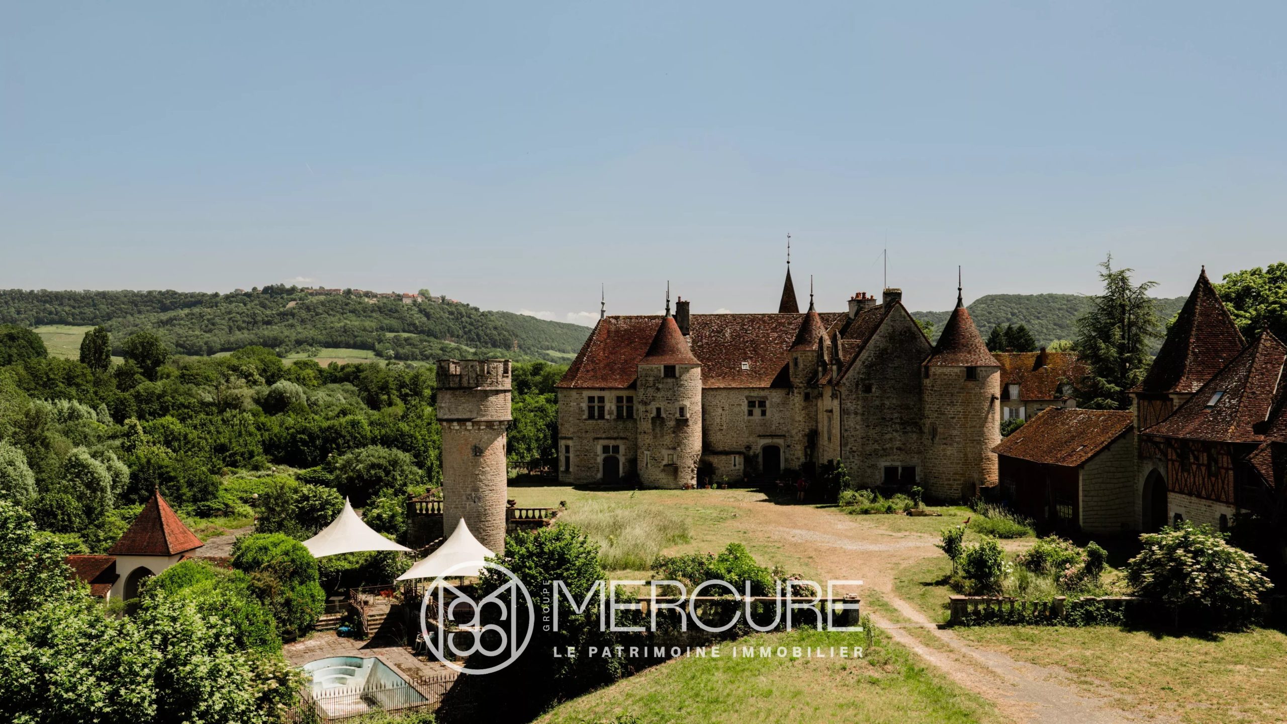 Chateau XVeme région viticole franche-comté - 21574CP