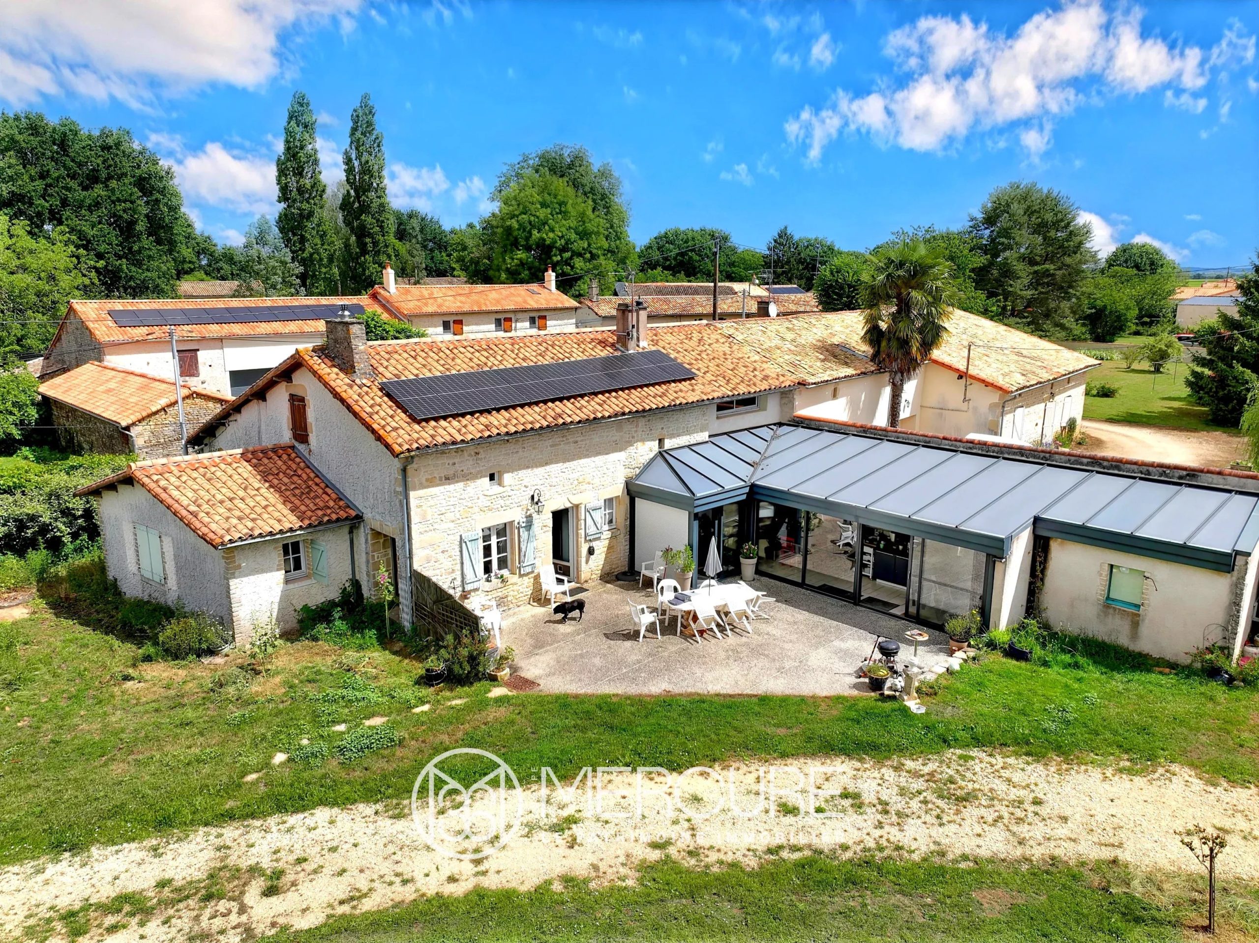 Ancien corps de ferme rénové en pierre sur 1.5 ha - 23401