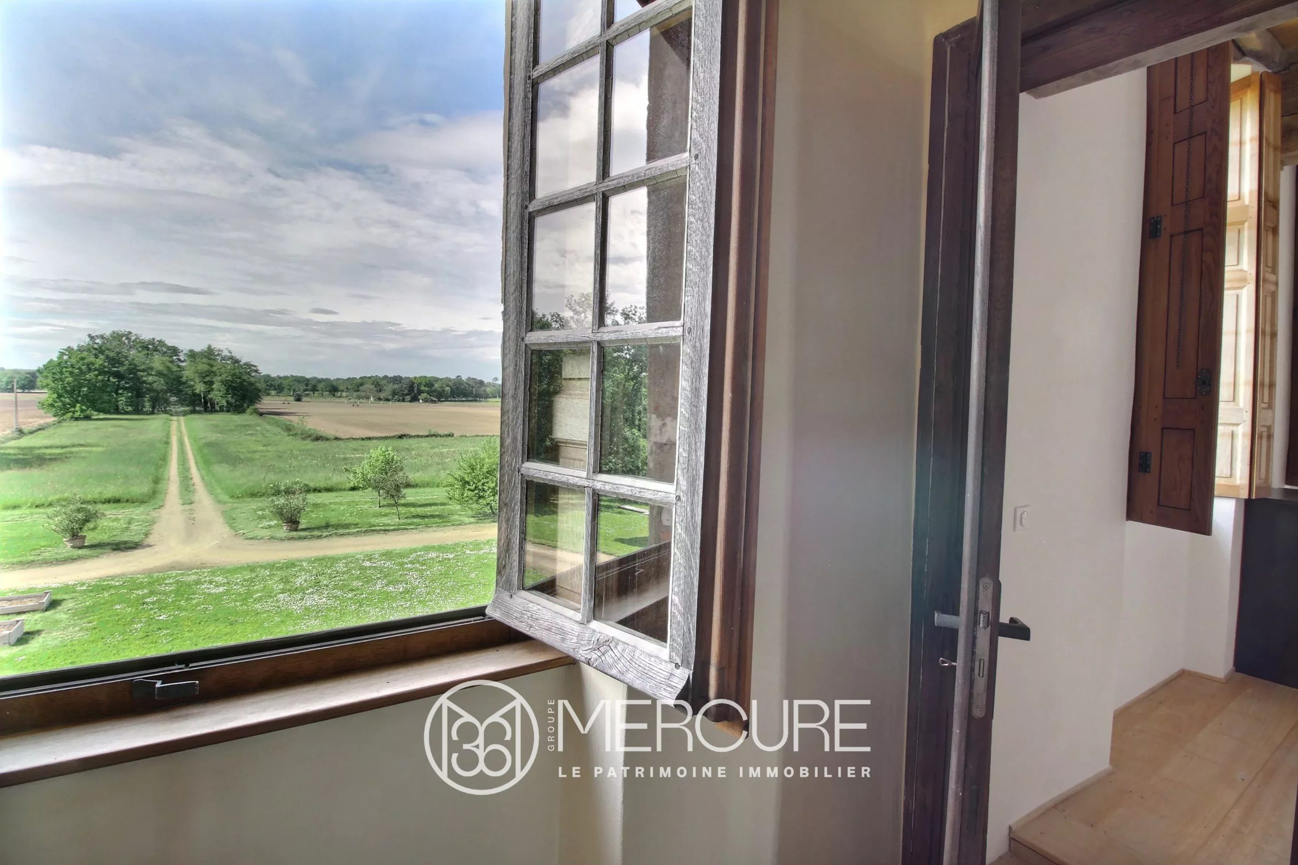 CHATEAU XIVEME ENTIEREMENT RESTAURE – 7 HA - 900975bx