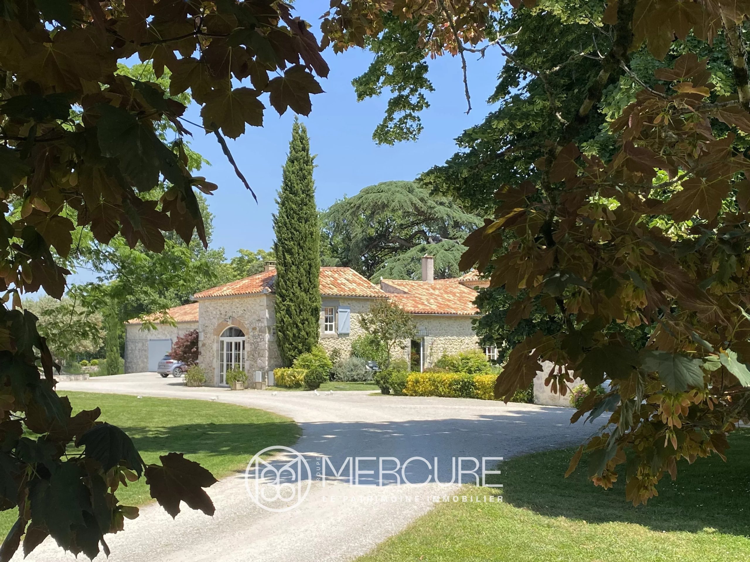 An Estate Ready for Its Next Chapter - 901103bx