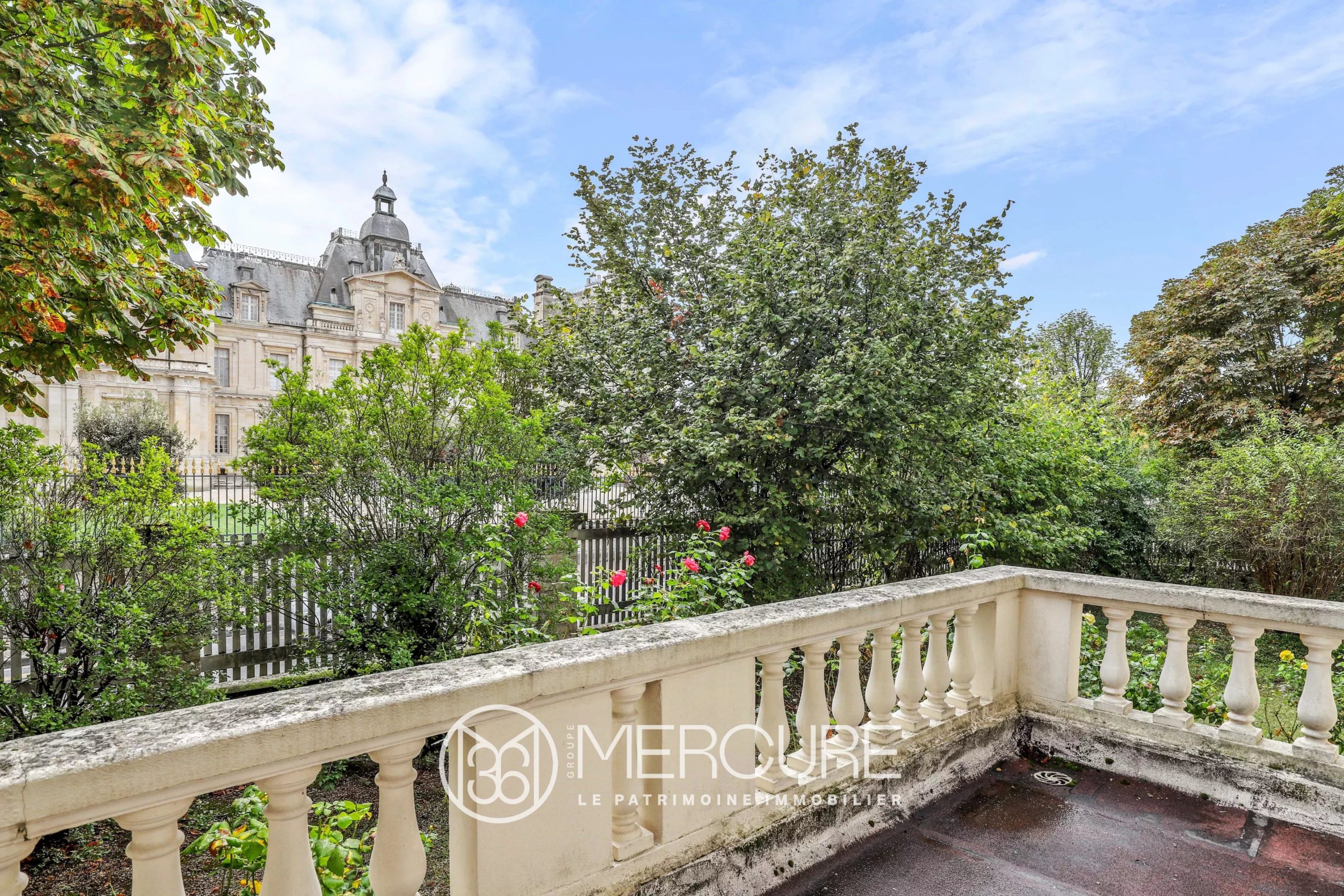 A VENDRE MAISONS LAFFITTE – VILLA 300 M² AVEC JARDIN 1.600 M² - 697VPA
