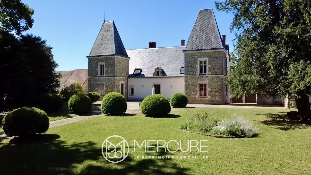 Château sur la Côte de Beaune en position dominante avec piscine, boxs et carrière pour chevaux - 21714VA