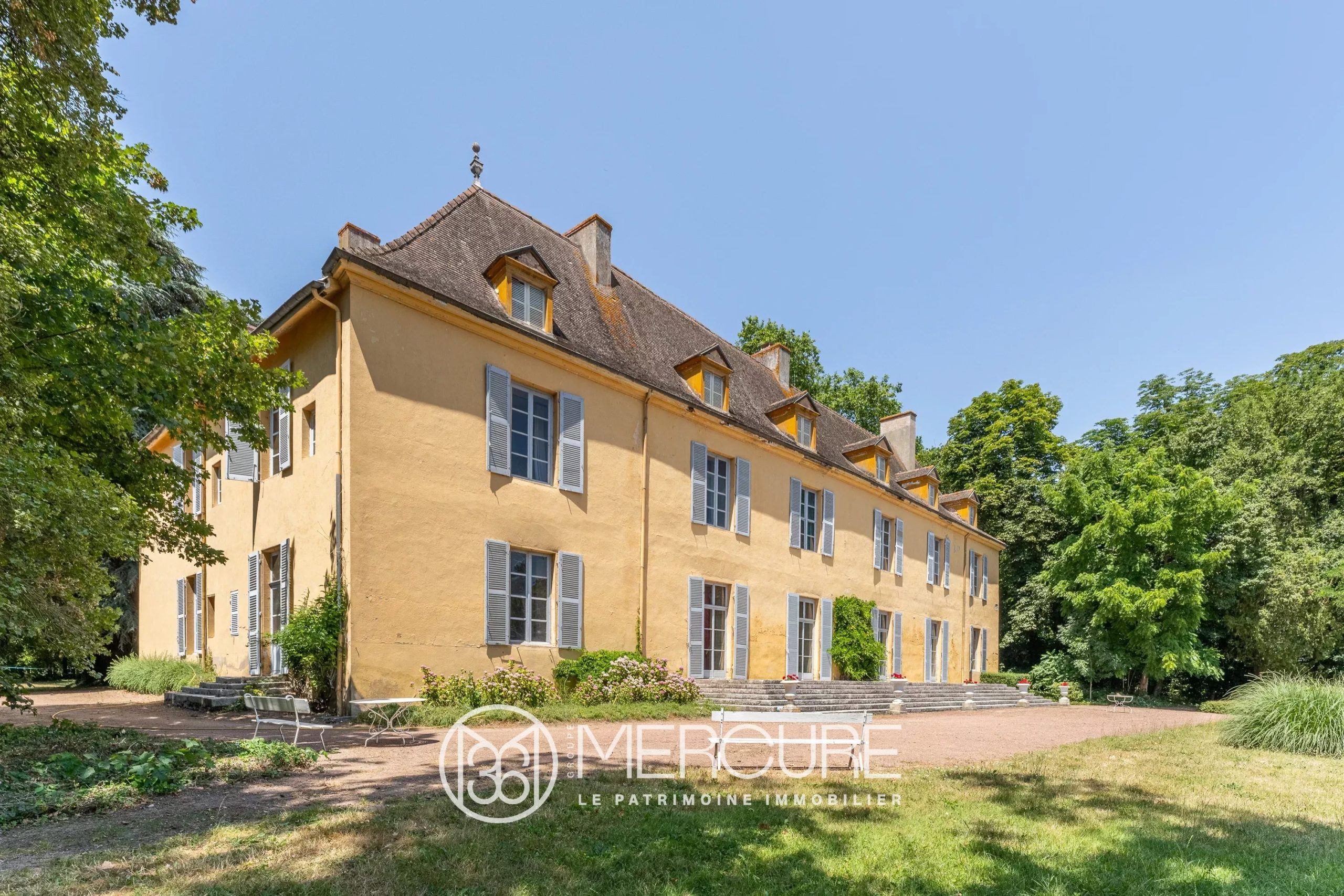 LOIRE – REMARQUABLE PROPRIETE XVII° sur 48 HA - 5058LY