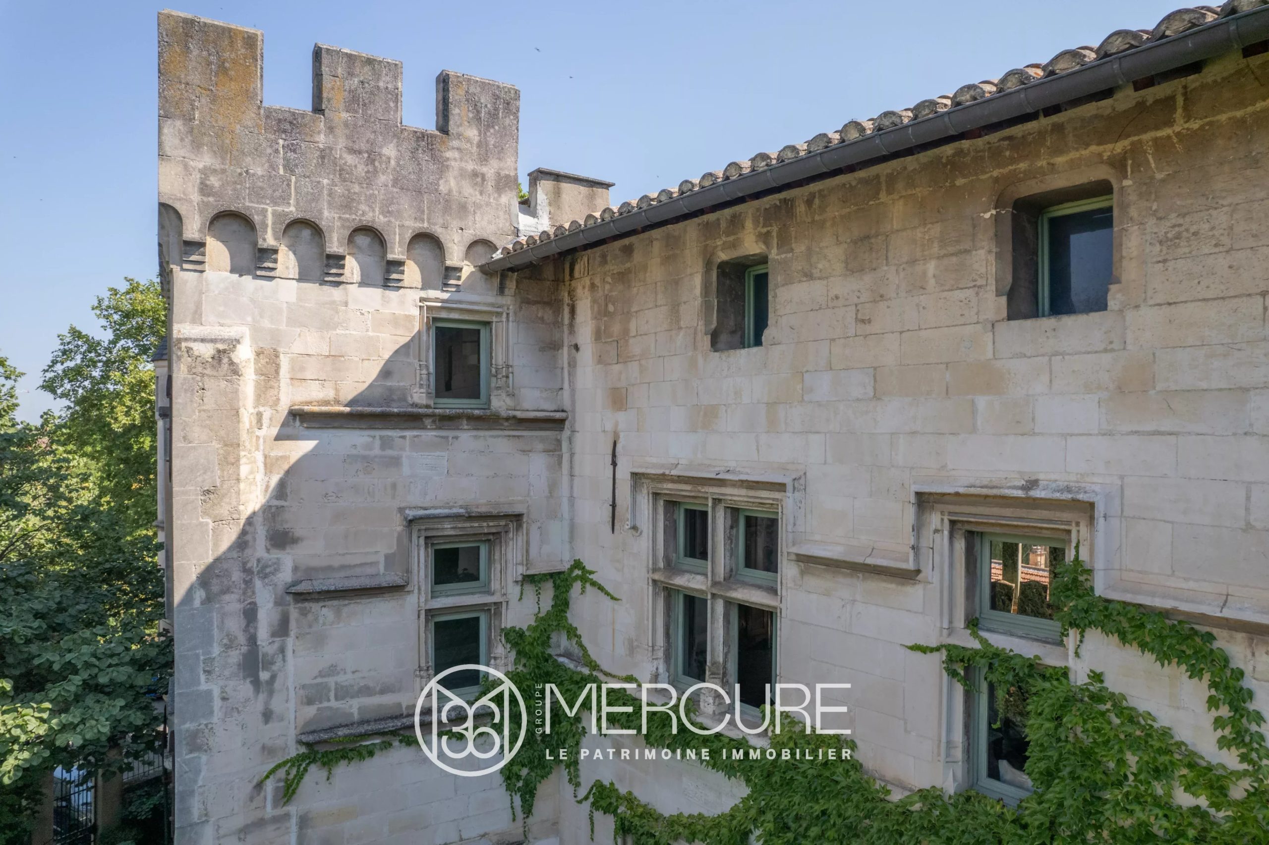 Exceptionnel Hôtel particulier classé MH au coeur de la Provence. - 21710LR
