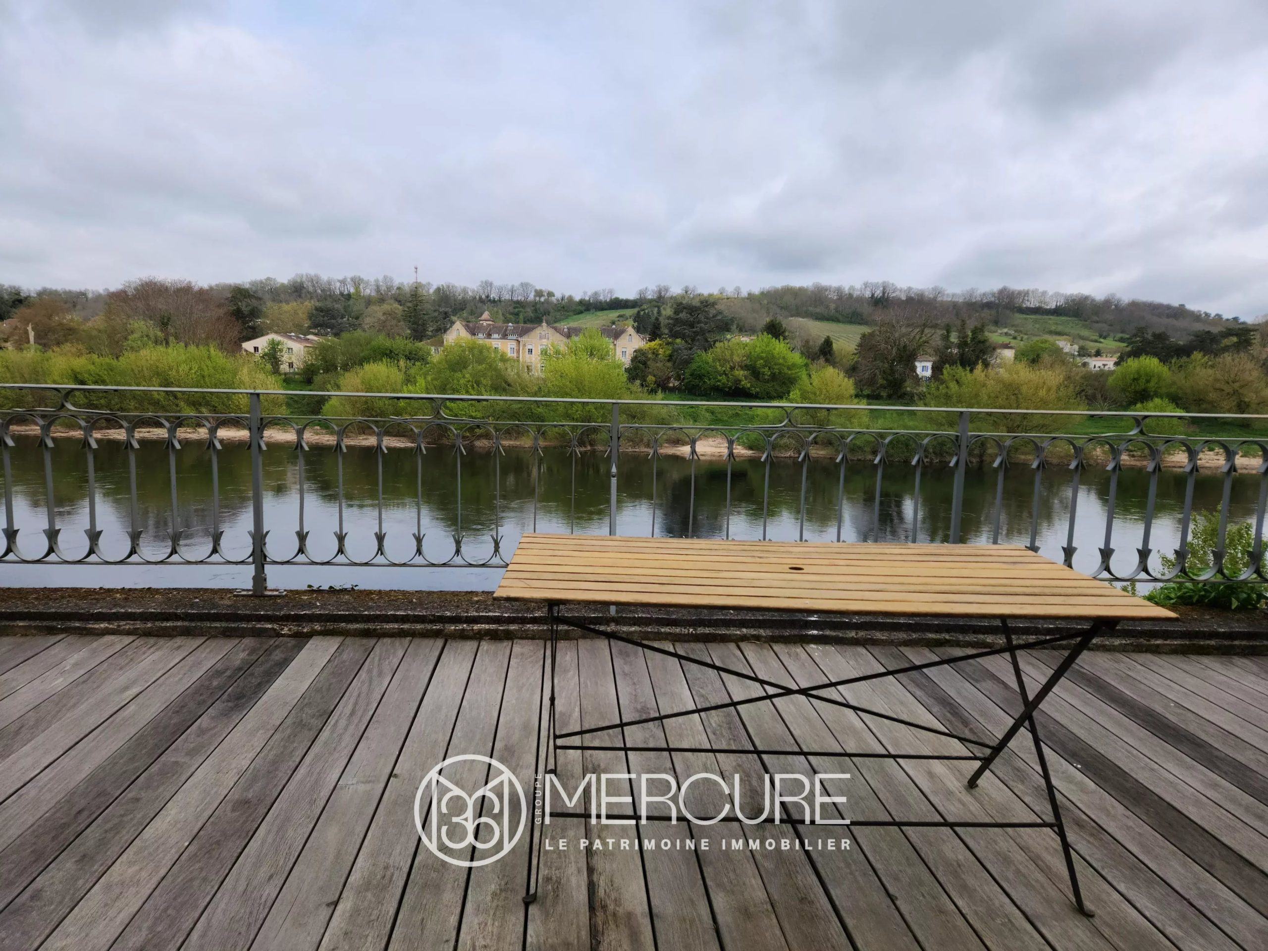 Bord de rivière, maison de ville 4 chambres, terrasse - 901105bx