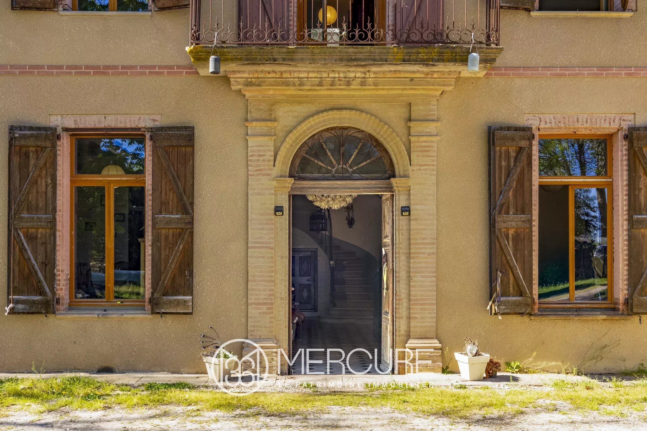 BELLE MAISON AVEC PARC ET PISCINE - 9317TS