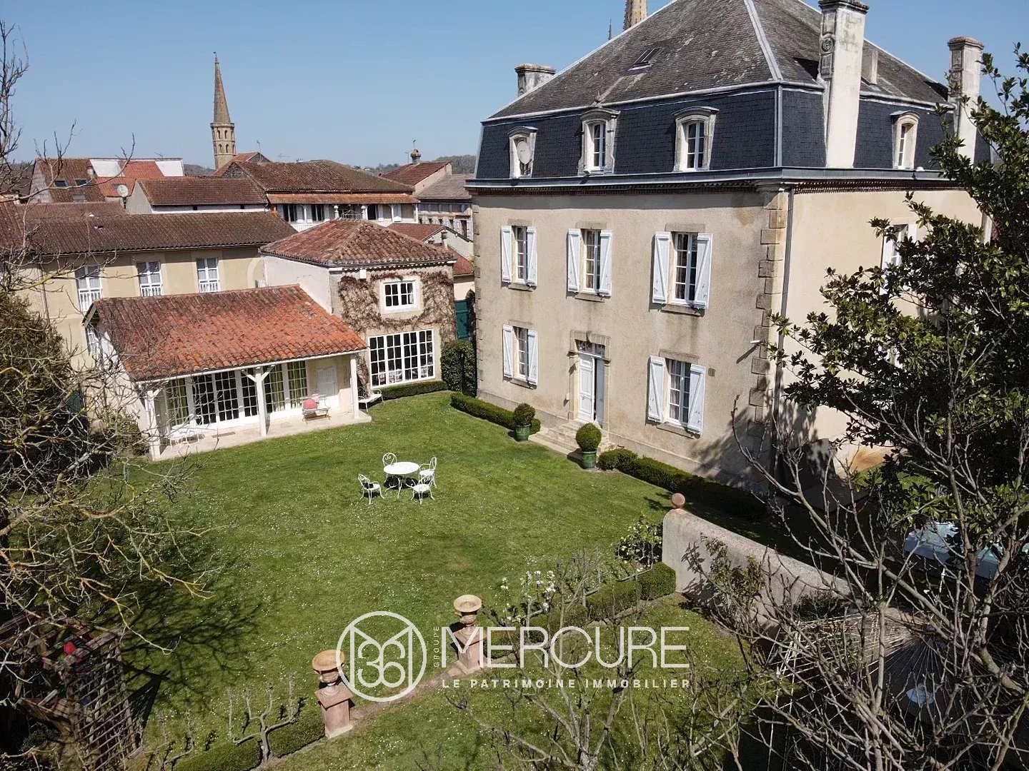MANSION – BEAUTIFUL PARK AND OUTBUILDING - 8613TS