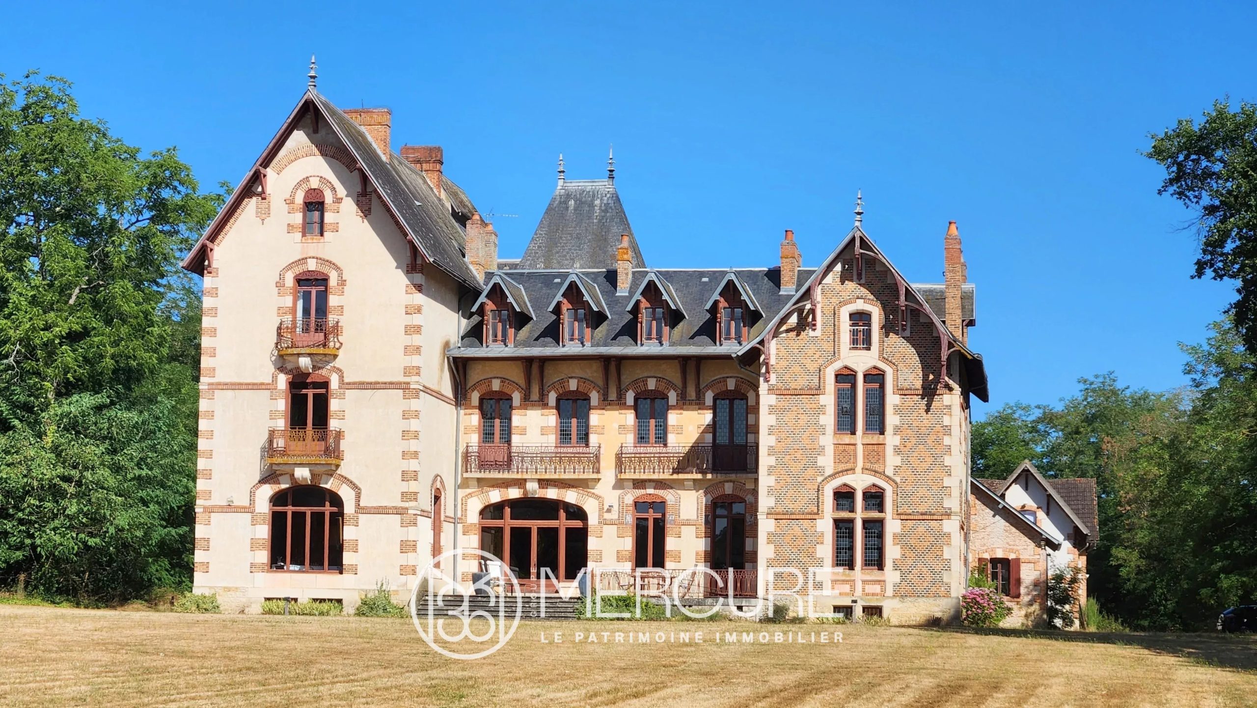In the Allier region – Grand 19th-century château with outbuildings set on 13 hectares - 21708AU