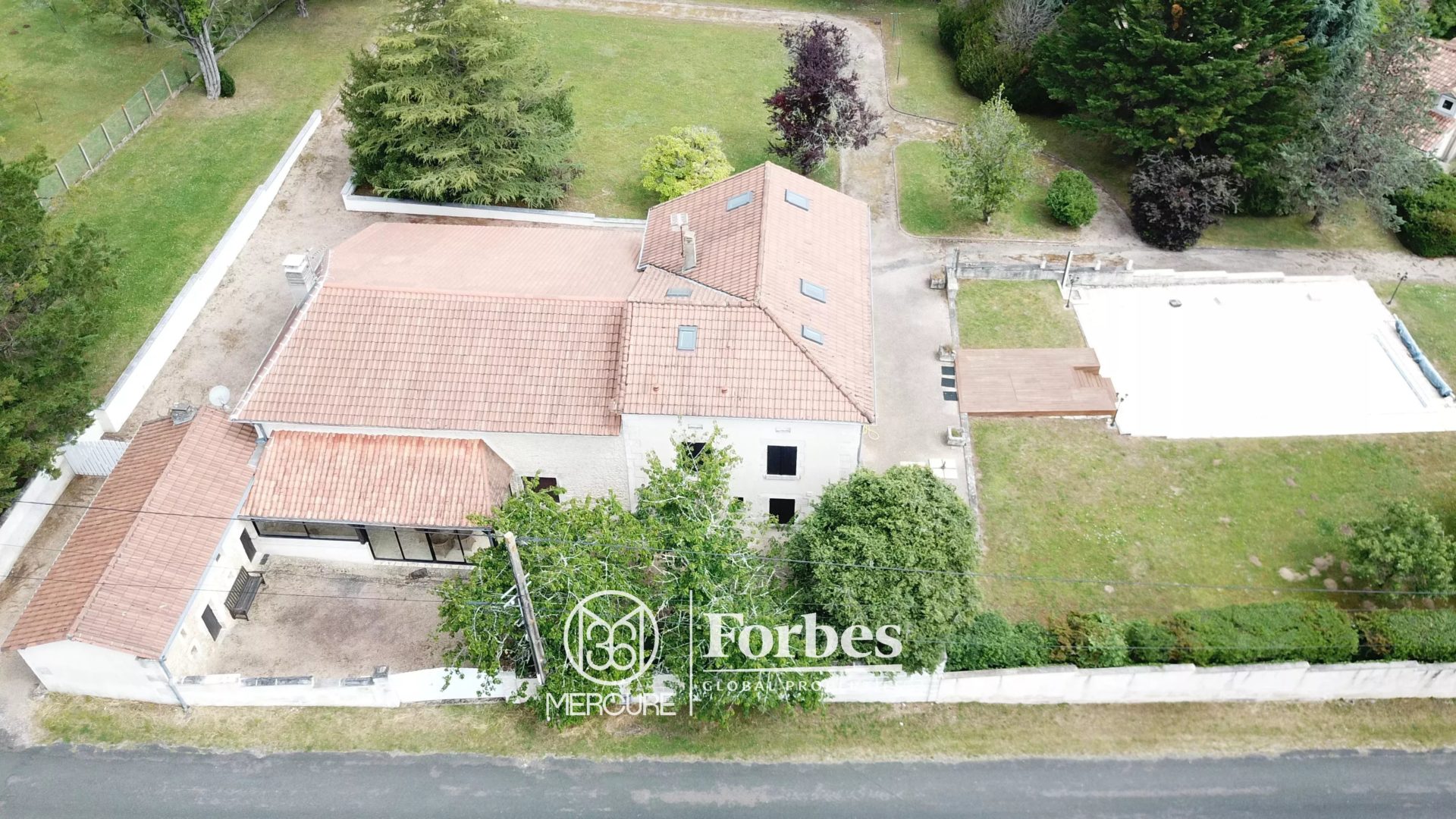 19TH CENTURY VILLAGE HOUSE – BRANTOME - 901047bx