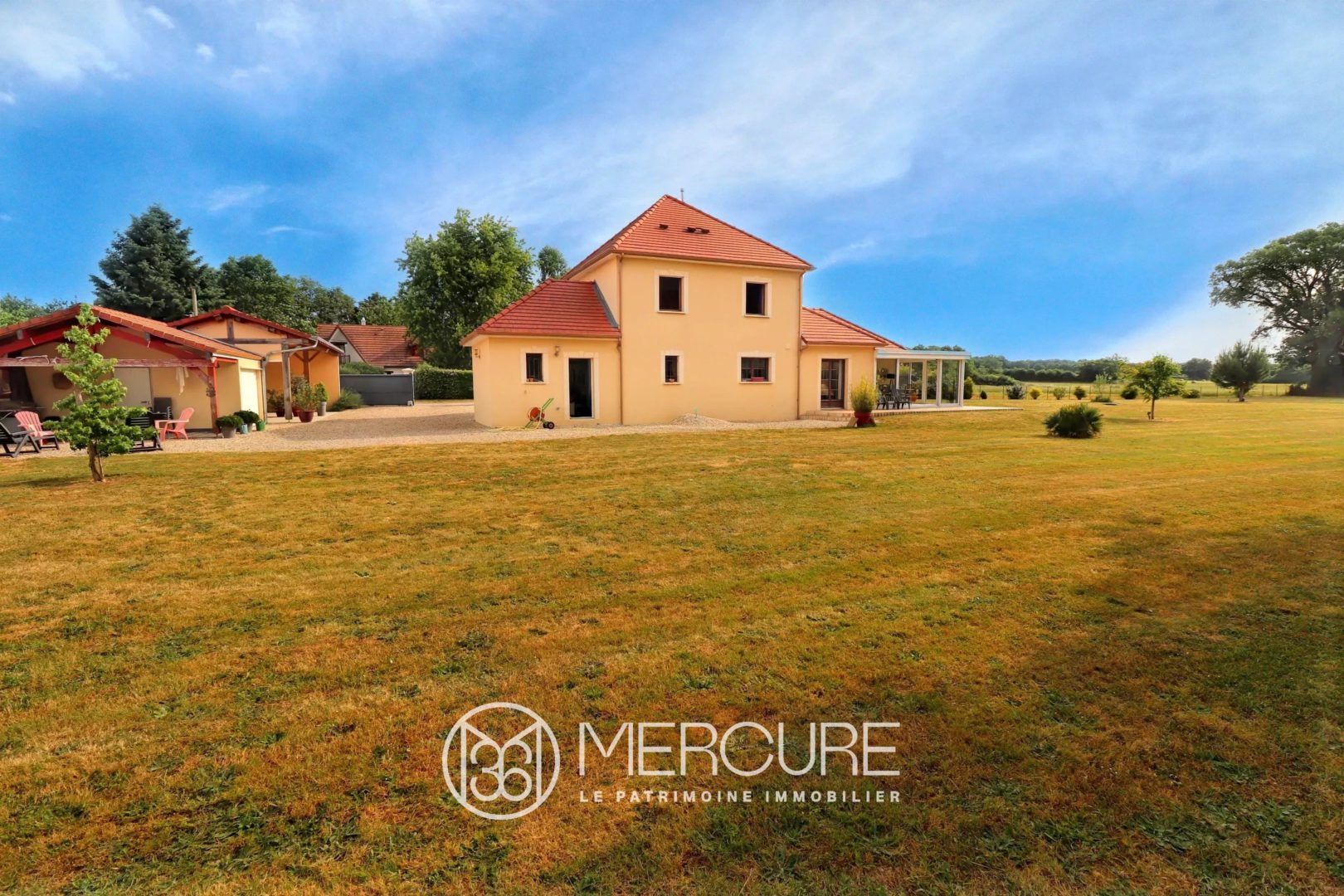 MAISON RECENTE AVEC GRAND JARDIN - 10158PO