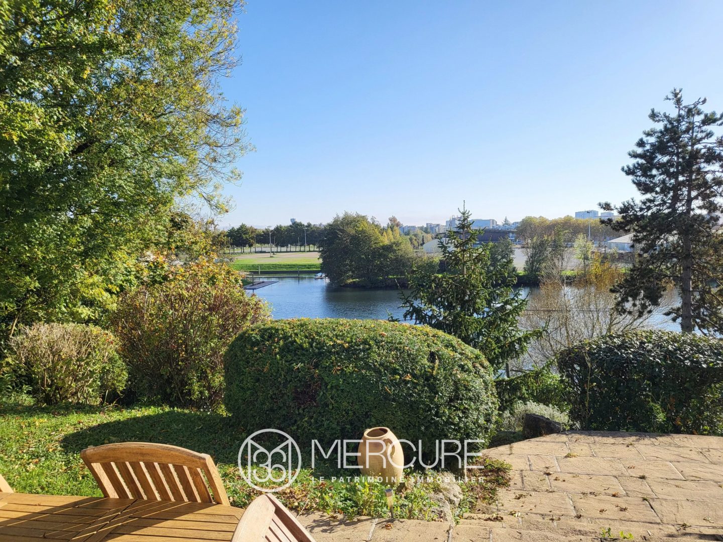 MAISON DE PLAIN-PIED AVEC VUE SUR LA RIVIERE - 10238PO