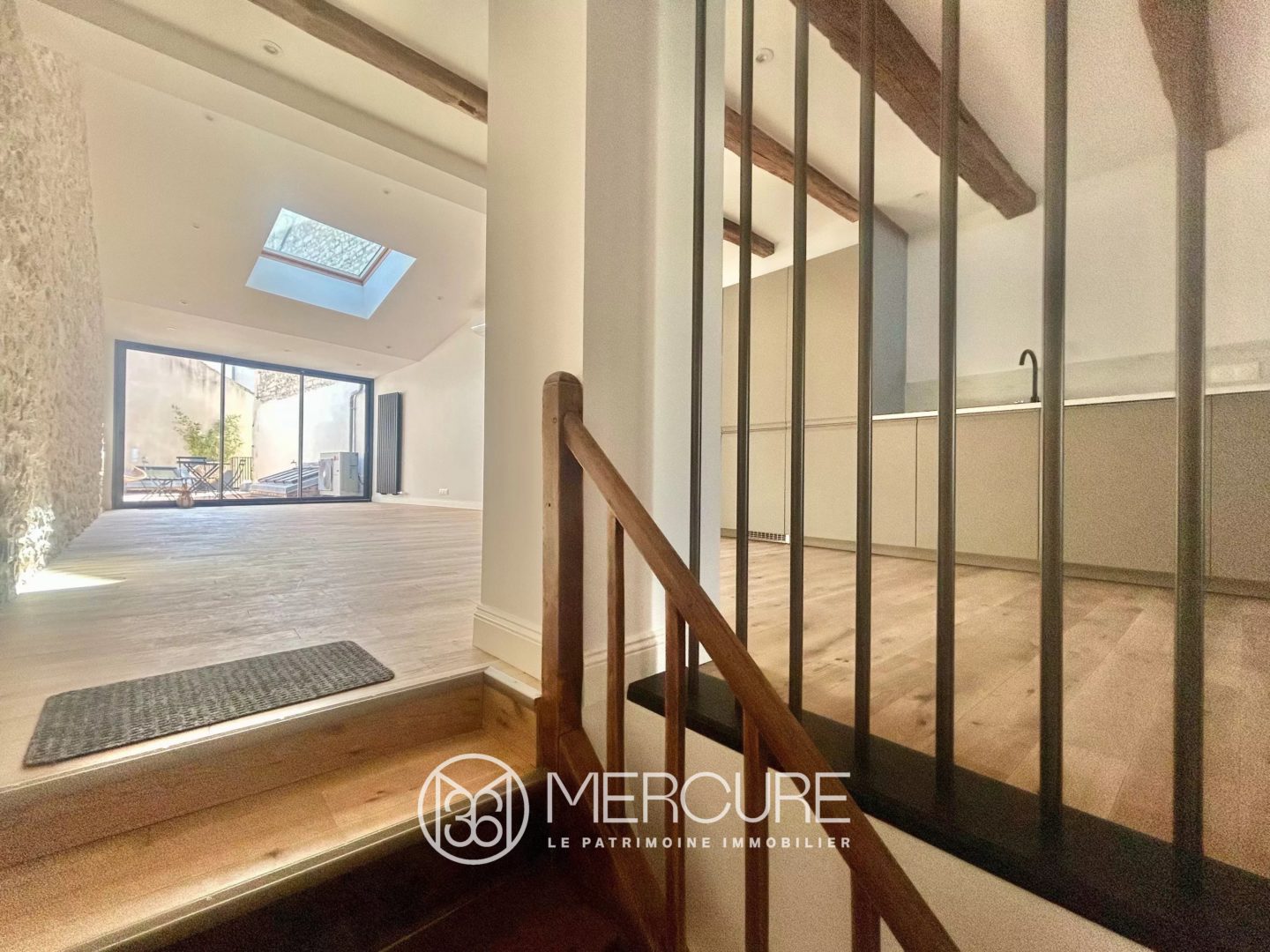 MAISON DE VILLE AVEC TERRASSE ET GARAGE - 10243po