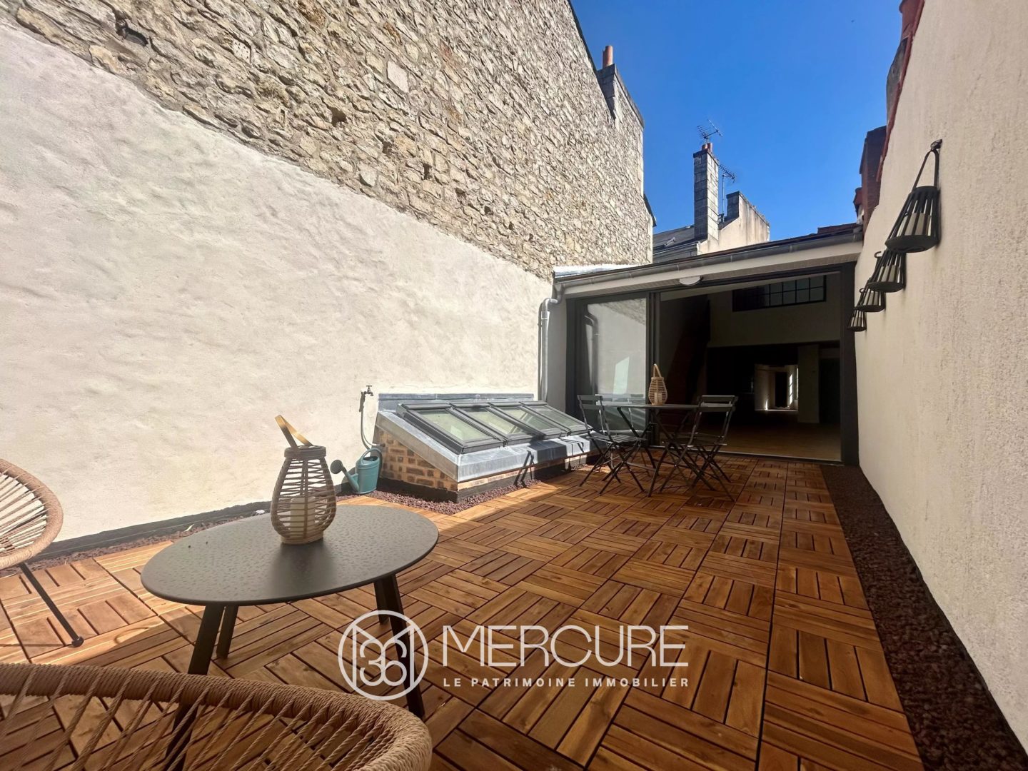 MAISON DE VILLE AVEC TERRASSE ET GARAGE - 10243po