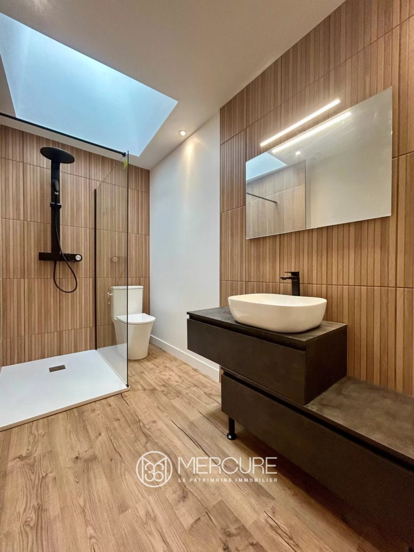 MAISON DE VILLE AVEC TERRASSE ET GARAGE - 10243po