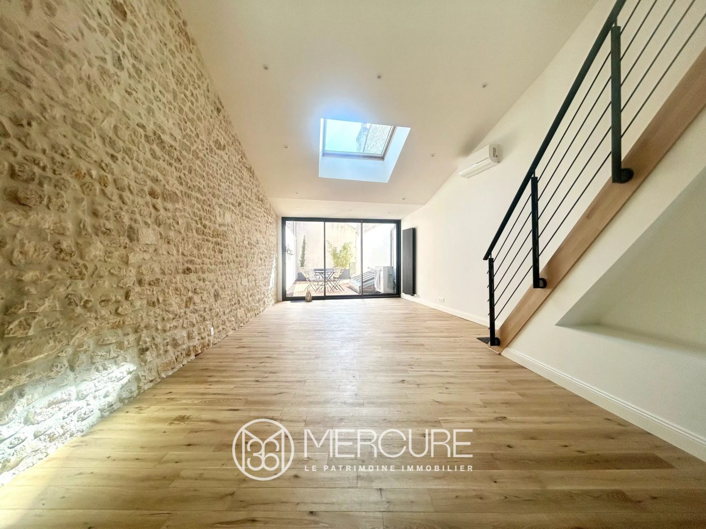 MAISON DE VILLE AVEC TERRASSE ET GARAGE - 10243po