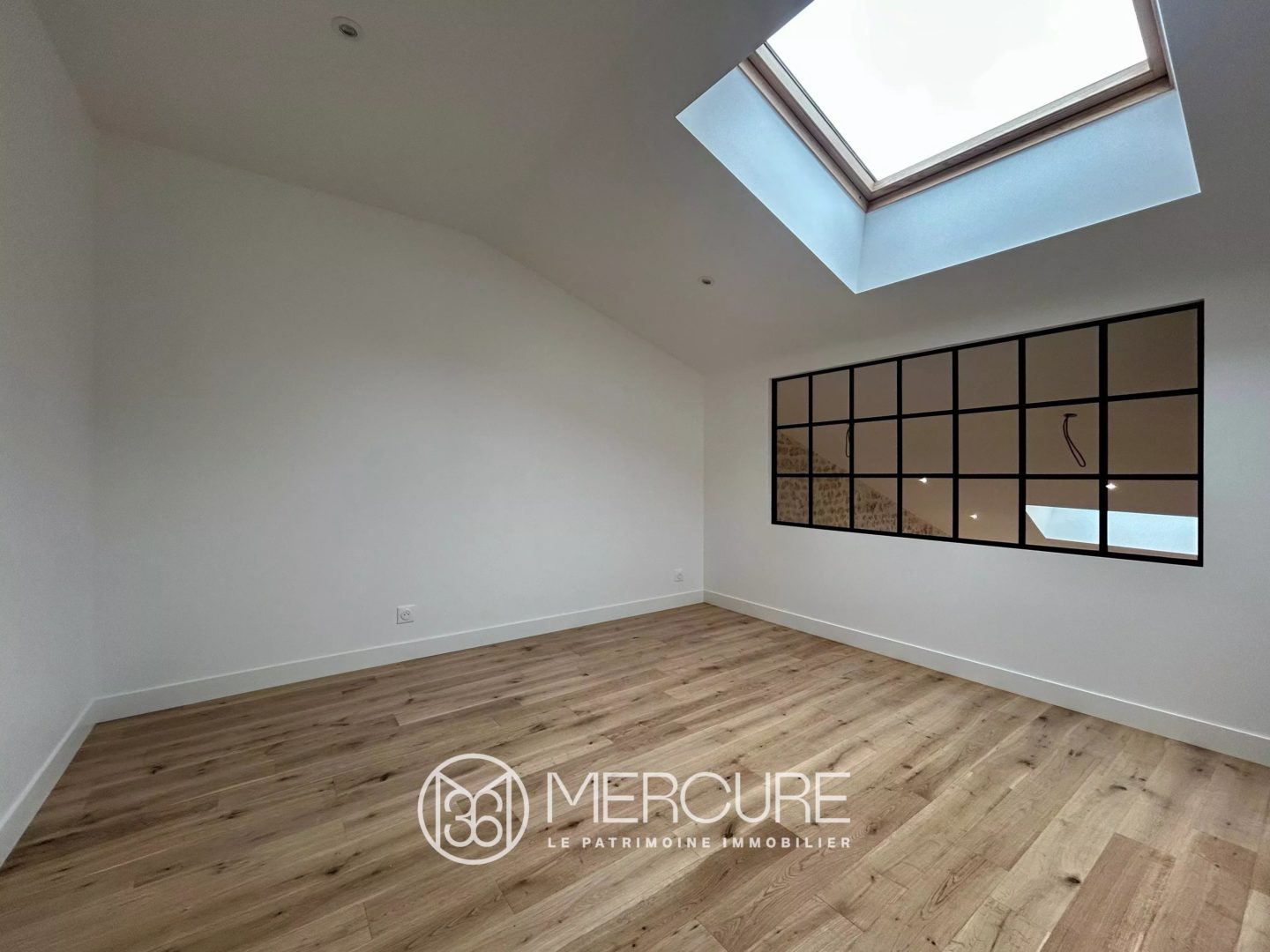 MAISON DE VILLE AVEC TERRASSE ET GARAGE - 10243po