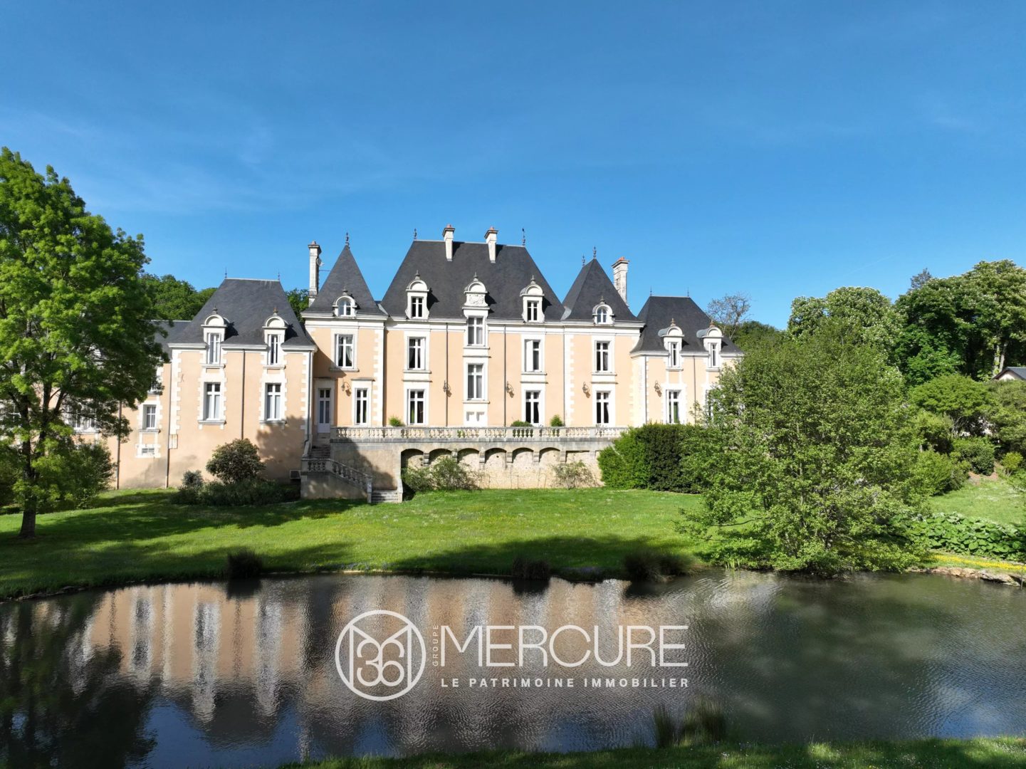 Maison 15 pièces 600 m² · à Poitiers · 600 m² · 3 675 000 €
