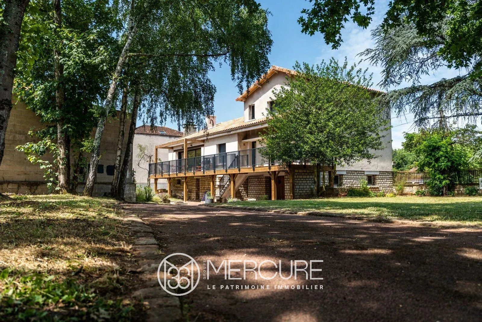 Maison 7 pièces 230 m² · à Poitiers · 230 m² · 598 000 €