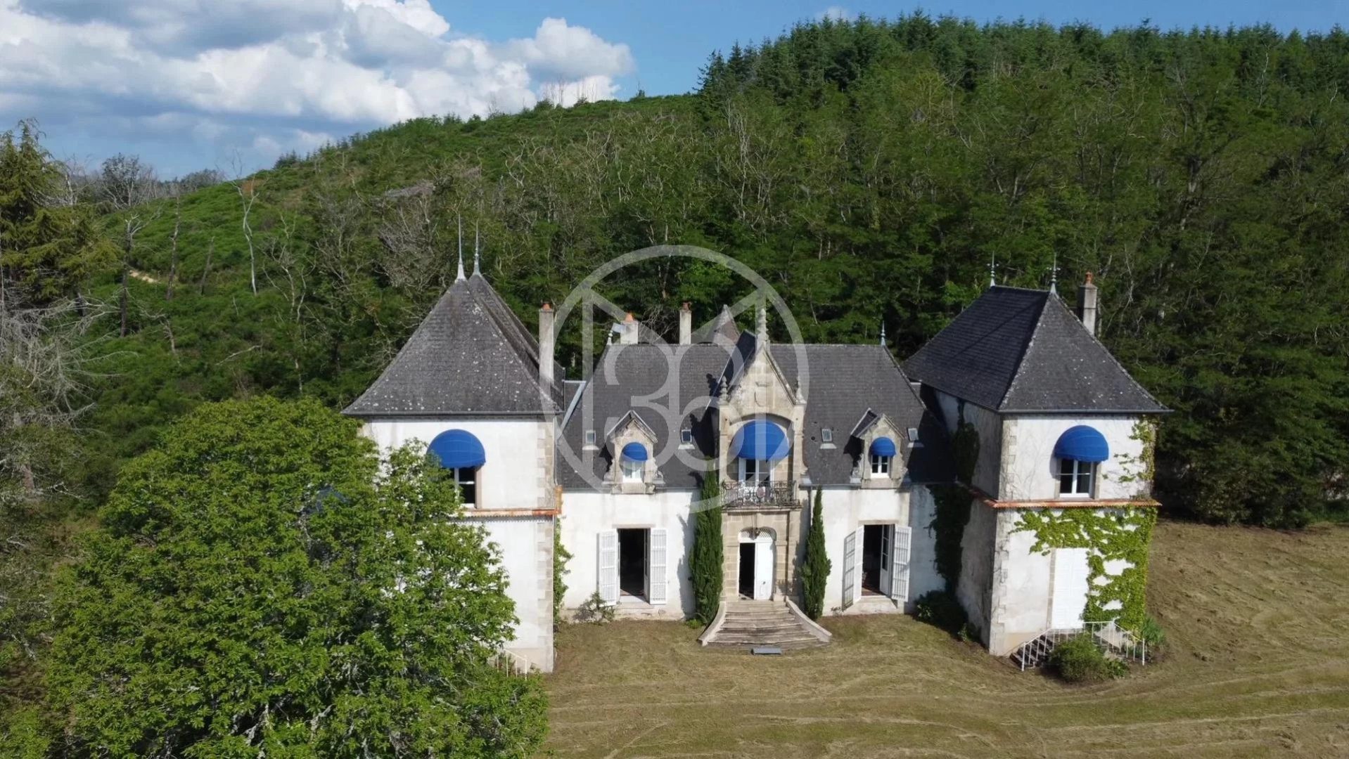 18th century furnished castle in a quiet location with a panoramic view of the Morvan hills - 1594VA