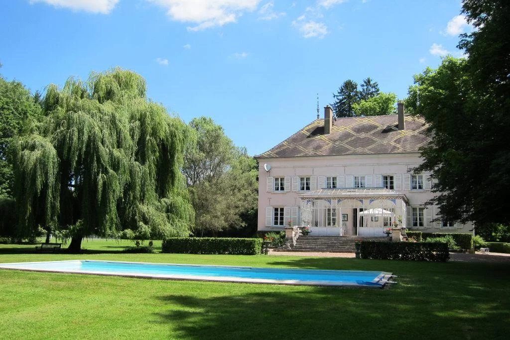 Magnificent XVIII-XIXth C Village Château – lake, pool, tennis - 1601EL