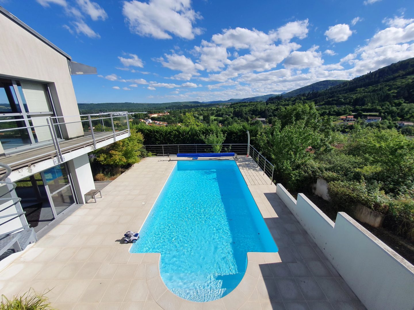 Bien d’exception, plus de 380m2, vue panoramique, piscine, 20 min de Clermont-Ferrand - 20166AU
