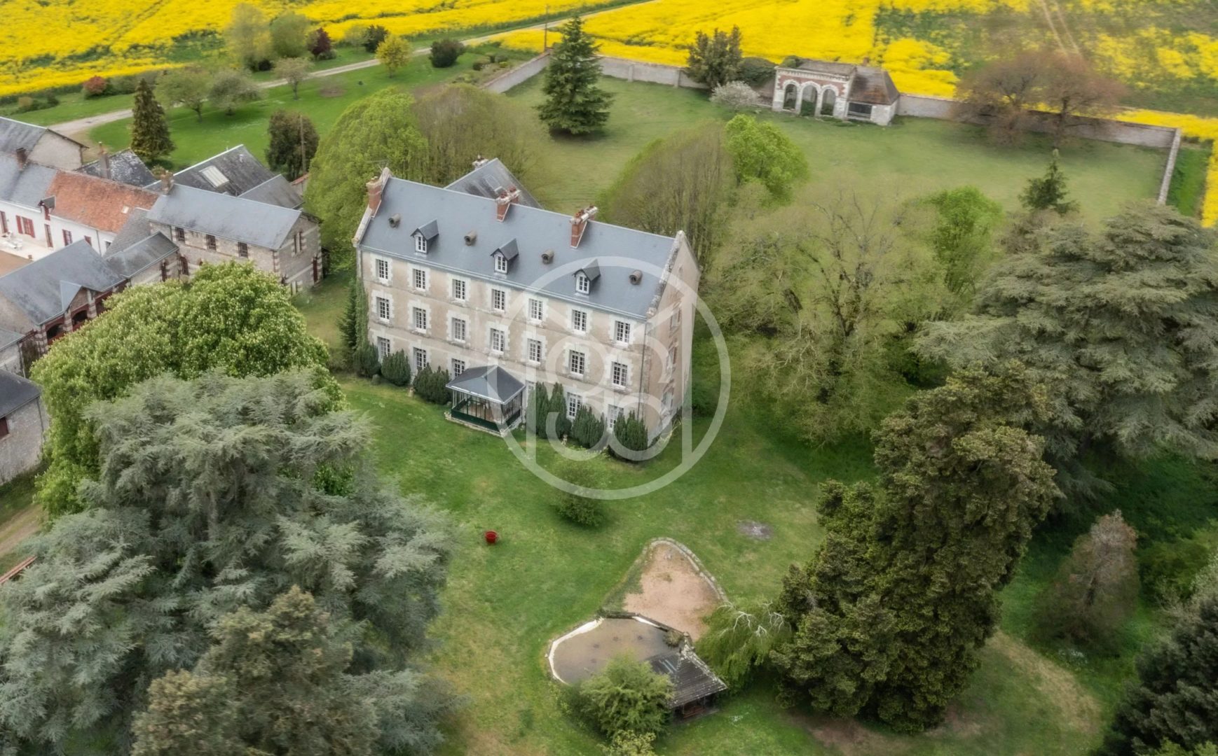 15KM FROM BLOIS – CHATEAU 18-19TH – 750 M² – PARK 3.5 HA - 20392CL