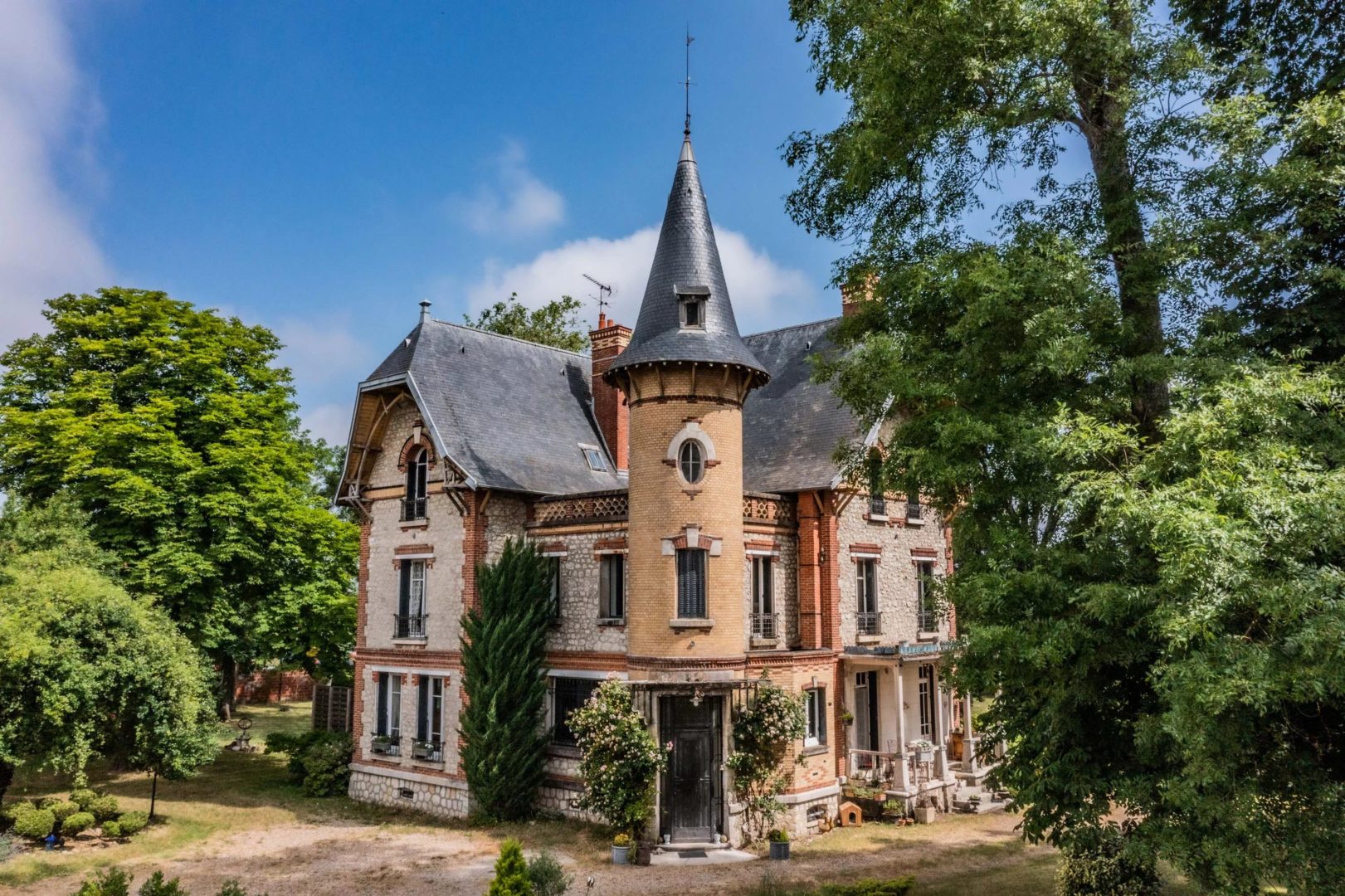 Maison des années 1920 proche de la Loire avec dépendances - 20419CL