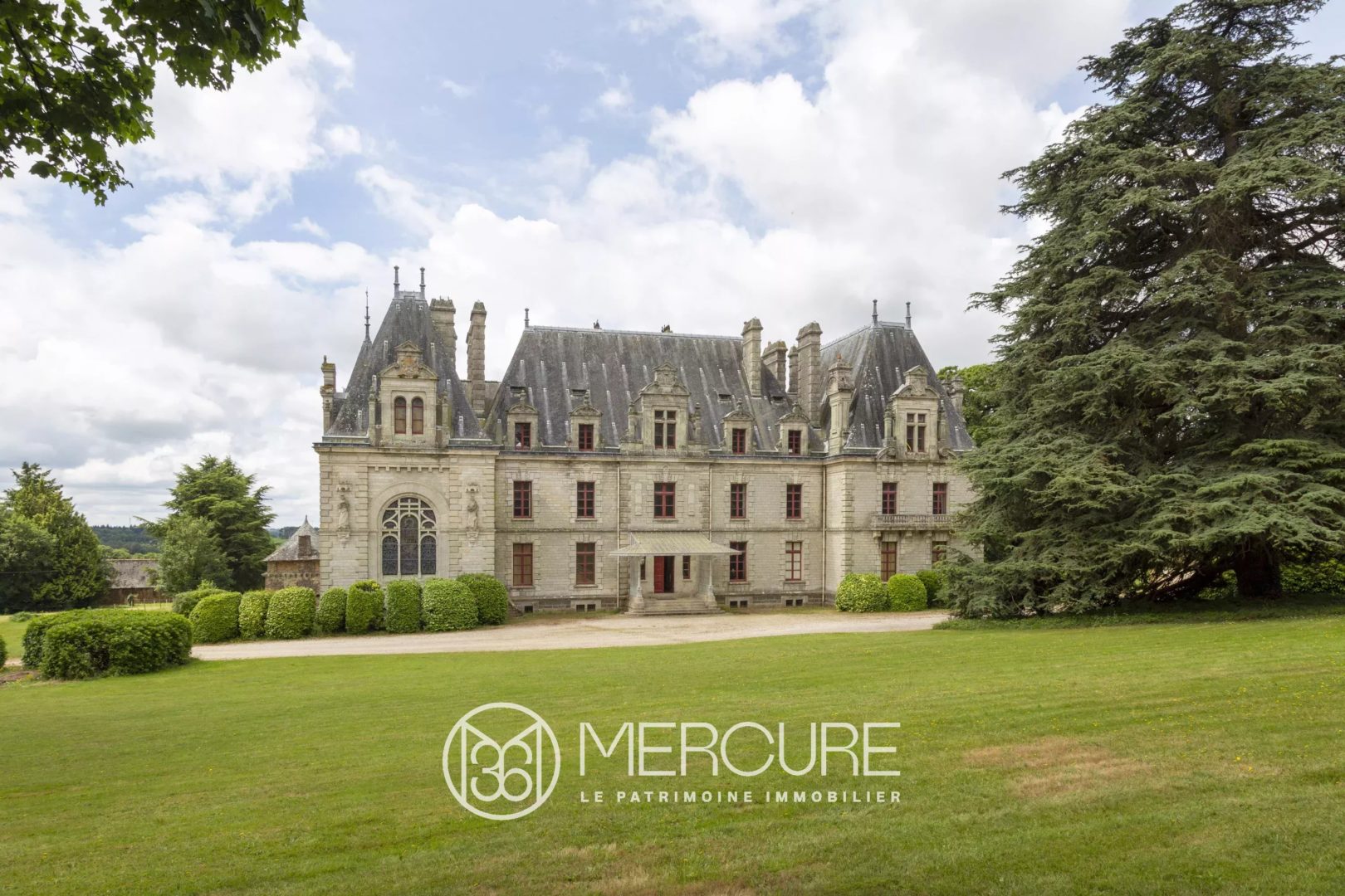 MORBIHAN –  26 ha – GRAND CHÂTEAU ISMH AVEC DEPENDANCES - 20871BR