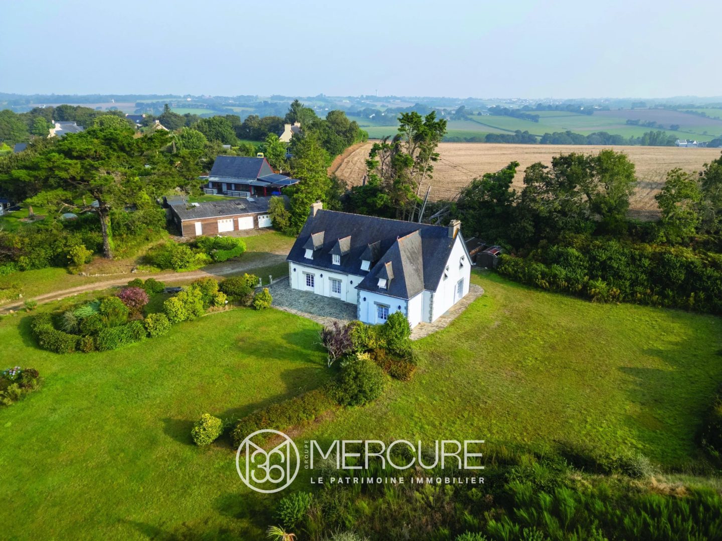 Maison 10 pièces 265 m² · à Confort-Meilars · 265 m² · 337 000 €