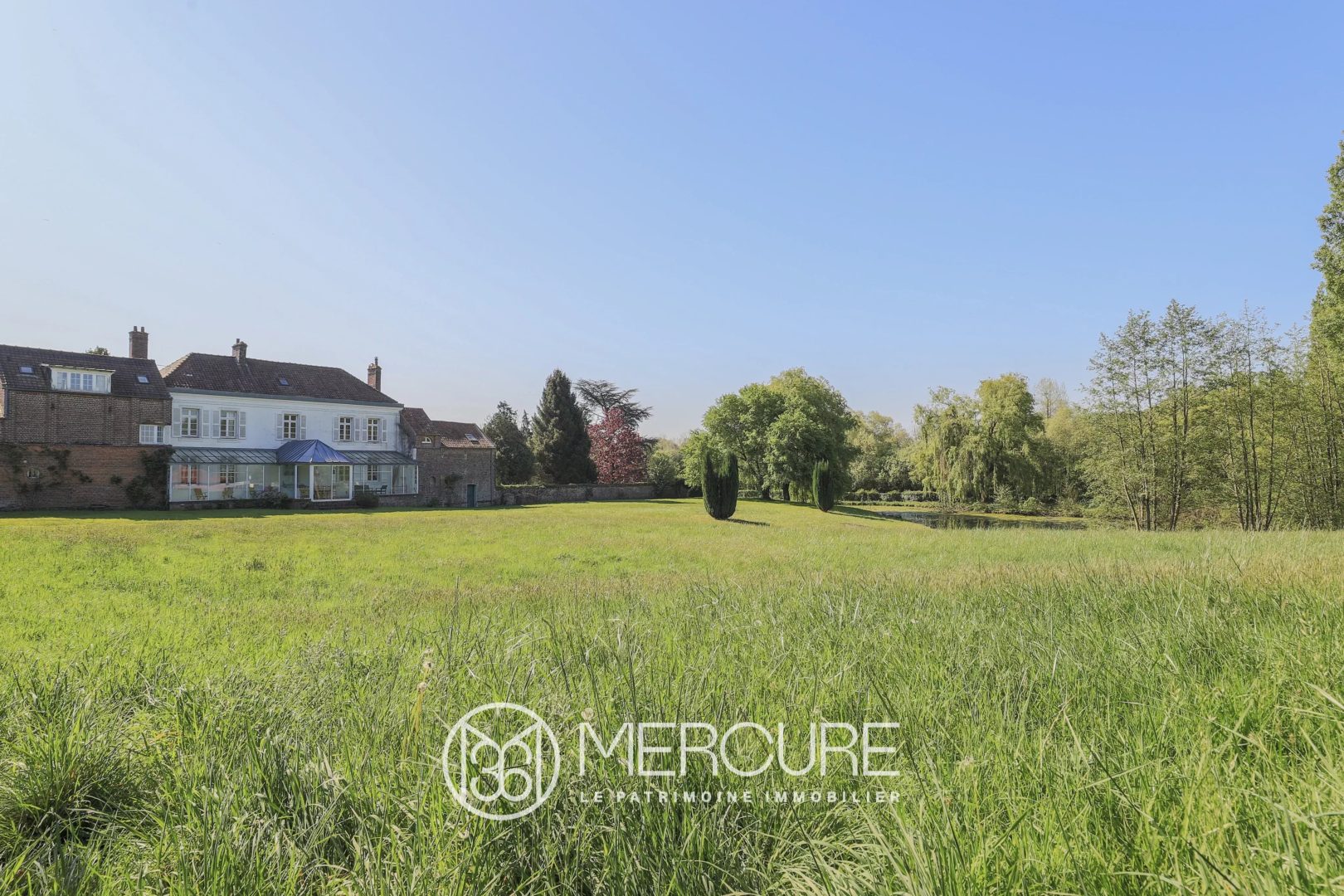 Near Montreuil-sur-mer, Manor house and outbuildings - 21044NC