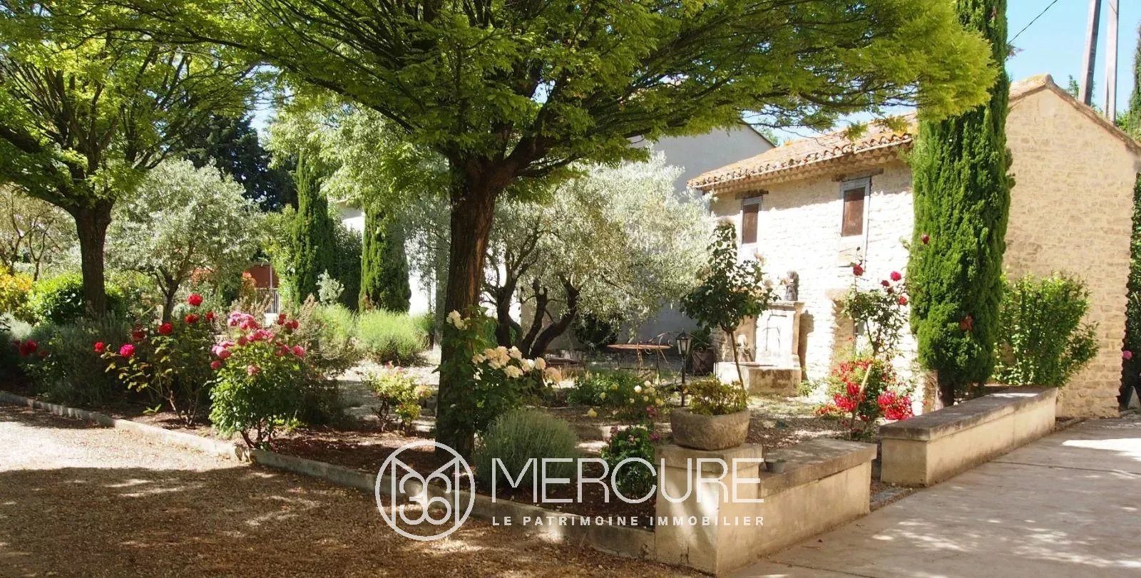 Magnifique mas entièrement restauré avec piscine et gîtes - 21138lr