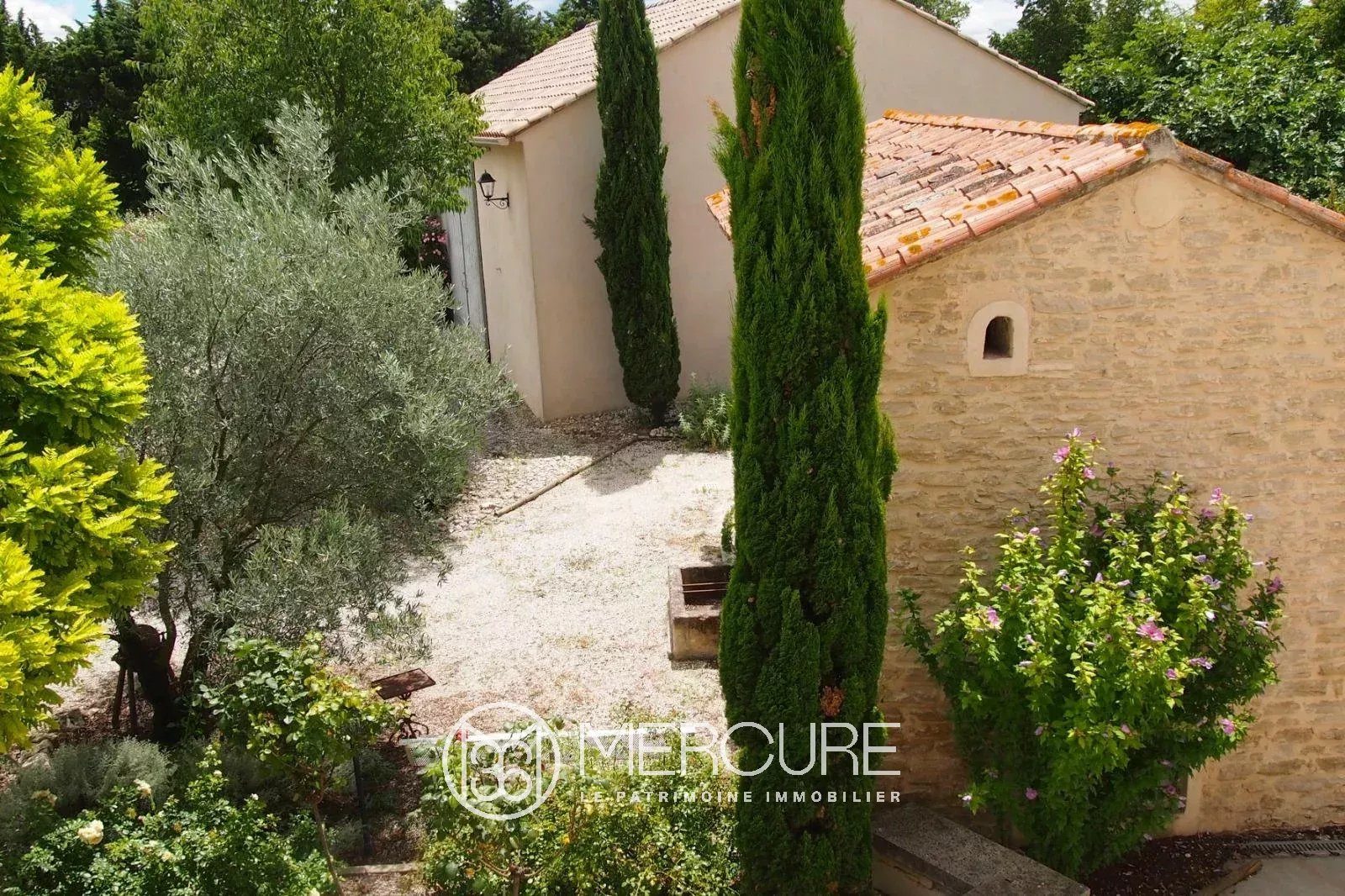 Magnifique mas entièrement restauré avec piscine et gîtes - 21138lr