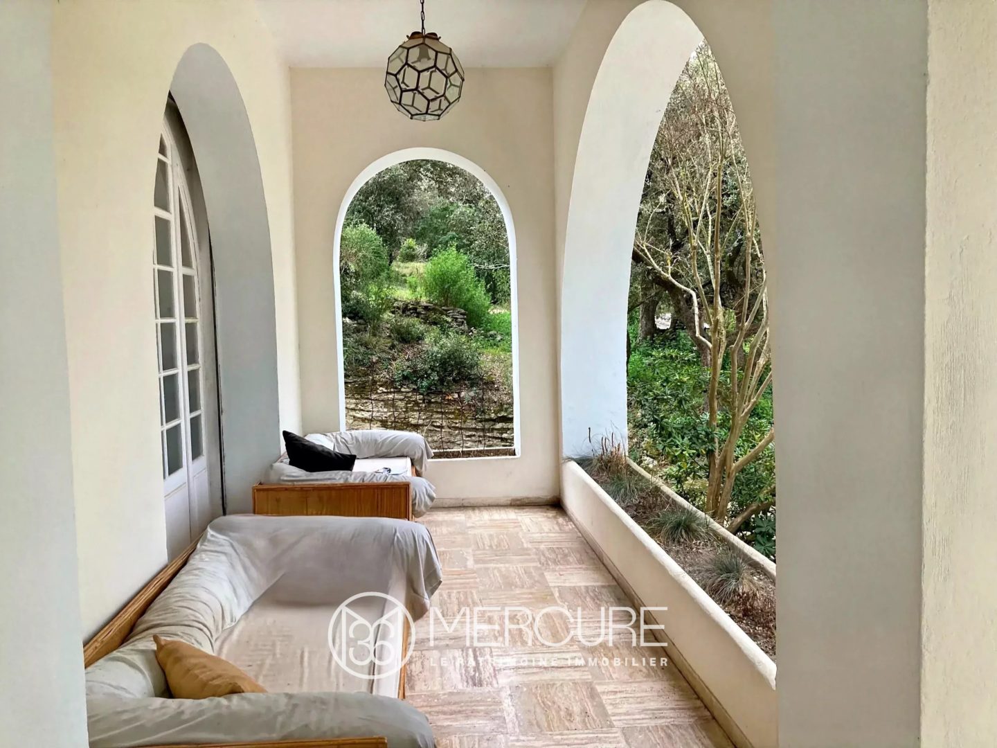 Bastide de Style art déco avec parc et piscine - 21143LR