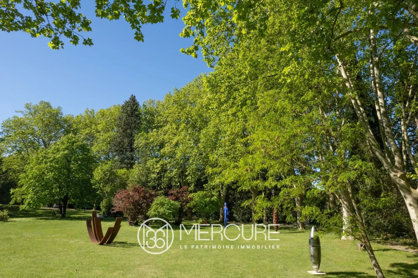 Bastide de Style art déco avec parc et piscine - 21143LR