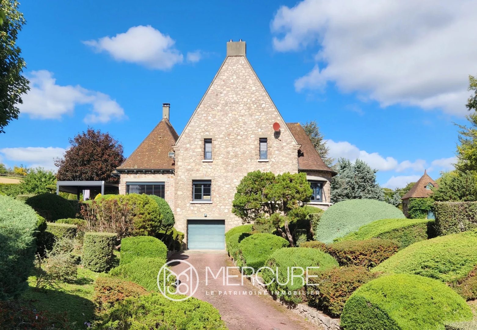 Puy de Dôme entre Clermond-Ferrand et Vichy, Maison moderne d’exception de 216m² en 9 pièces - 21337AU