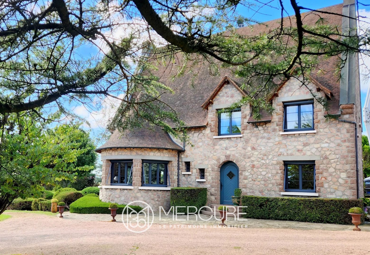 Puy de Dôme entre Clermond-Ferrand et Vichy, Maison moderne d’exception de 216m² en 9 pièces - 21337AU