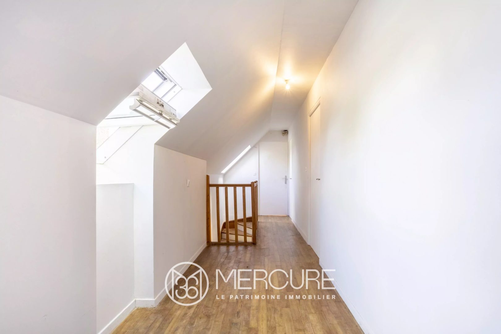 PLUGUFFAN – ANCIENNE FERME DE TROIS LONGERES ET HANGARS SUR 1,4 HA - 21359BR