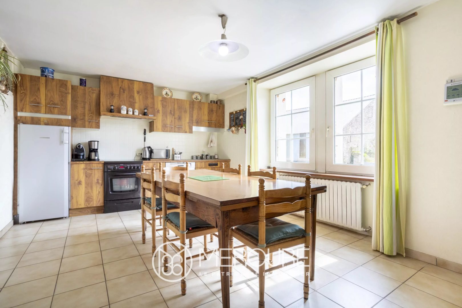 PLUGUFFAN – ANCIENNE FERME DE TROIS LONGERES ET HANGARS SUR 1,4 HA - 21359BR